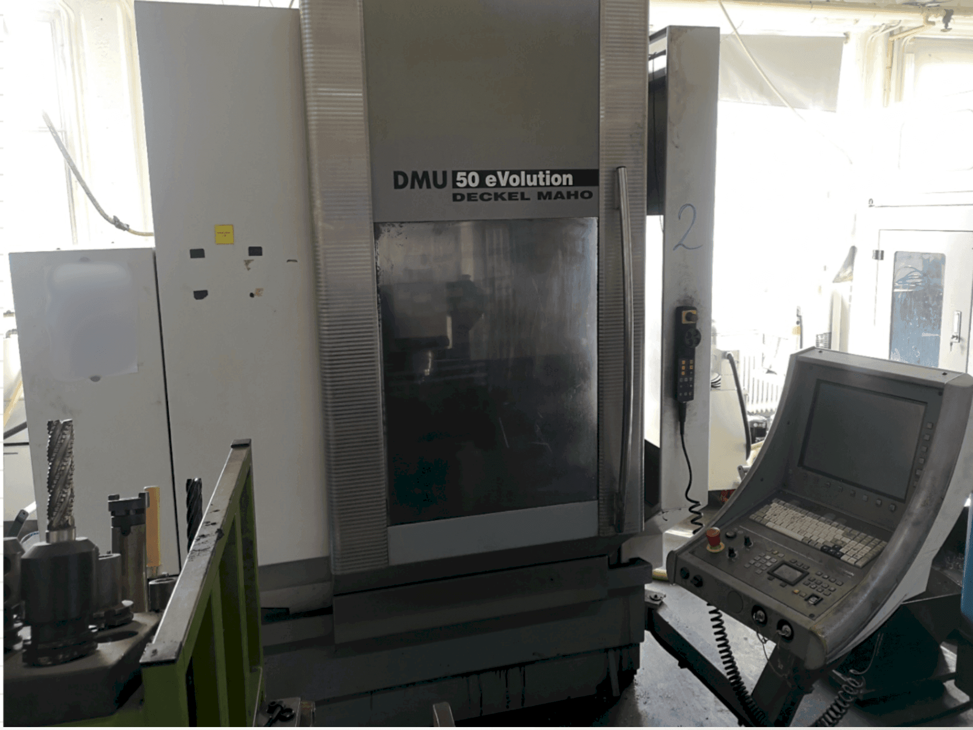 Vooraanzicht van DECKEL MAHO DMU 50 evo machine
