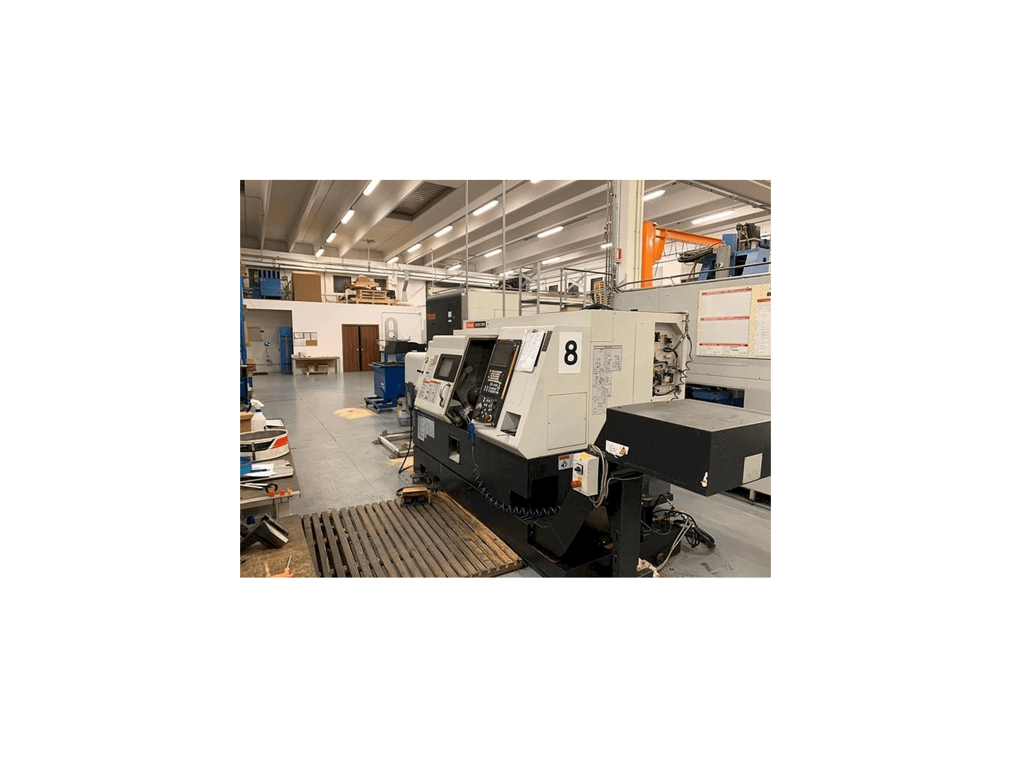 Recht aanzicht van Mazak QT NEXUS 200M machine