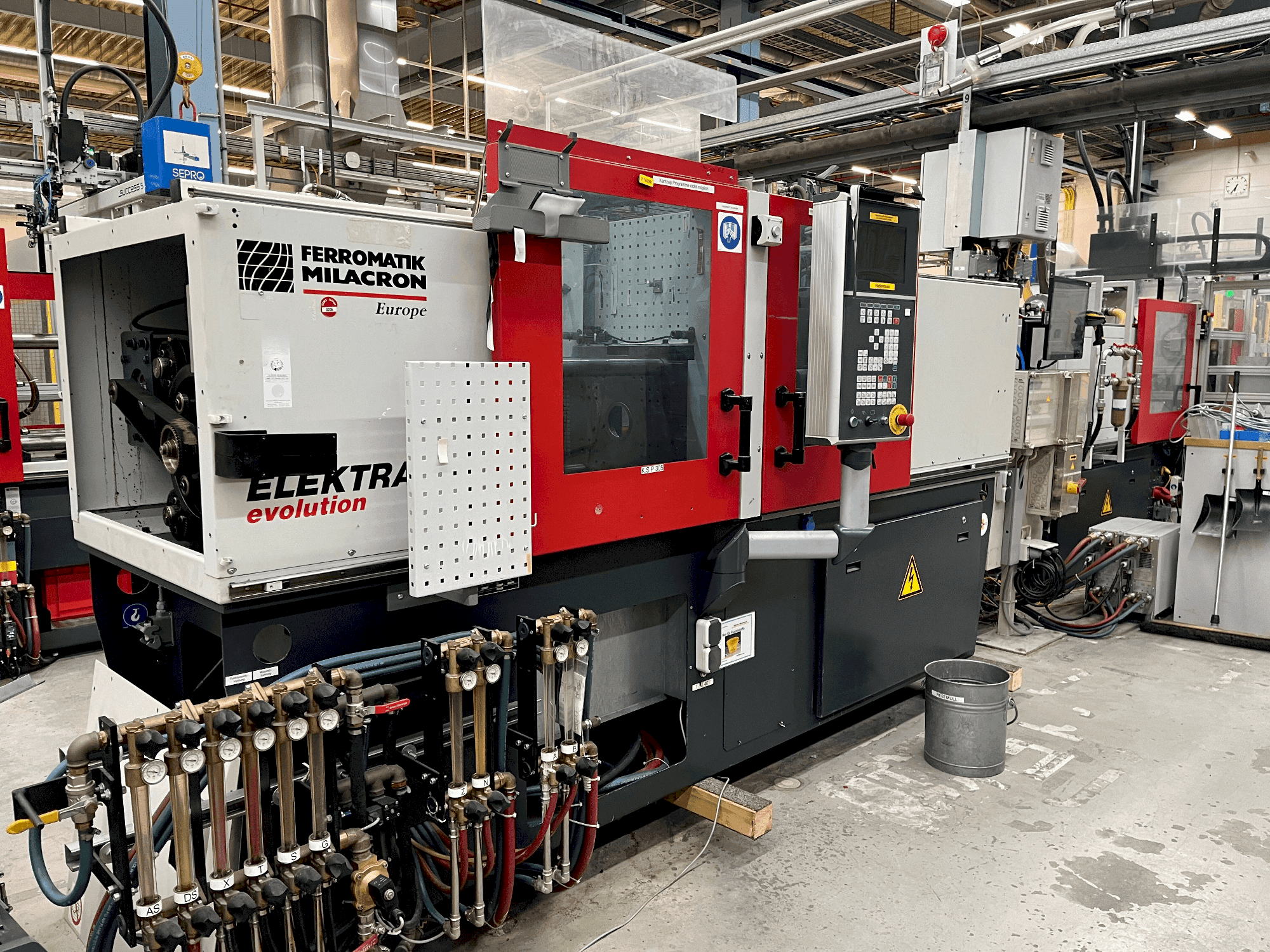 Vooraanzicht van FERROMATIK EE 30 machine