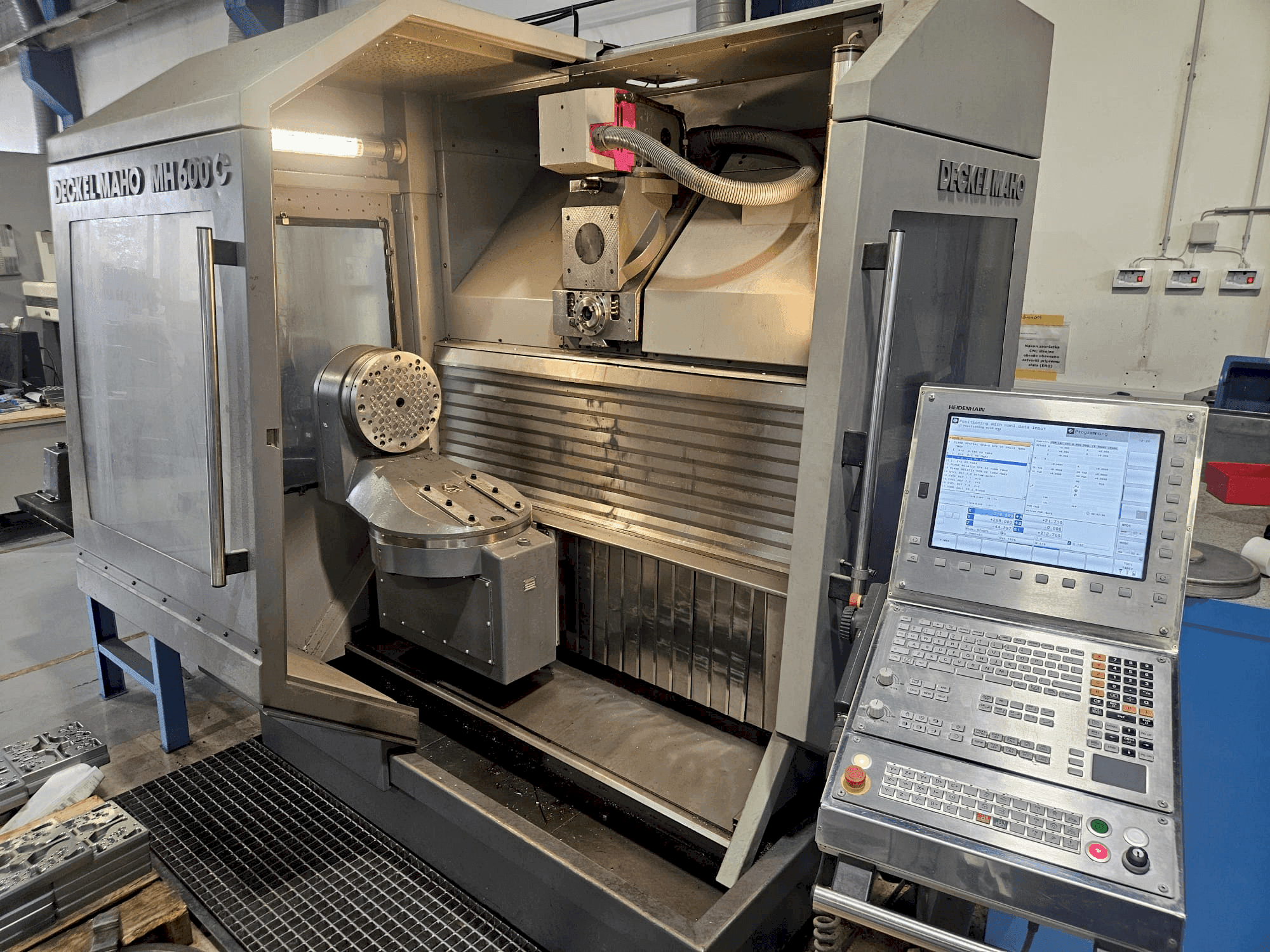 Vooraanzicht van DECKEL MH 600 C (1994) machine