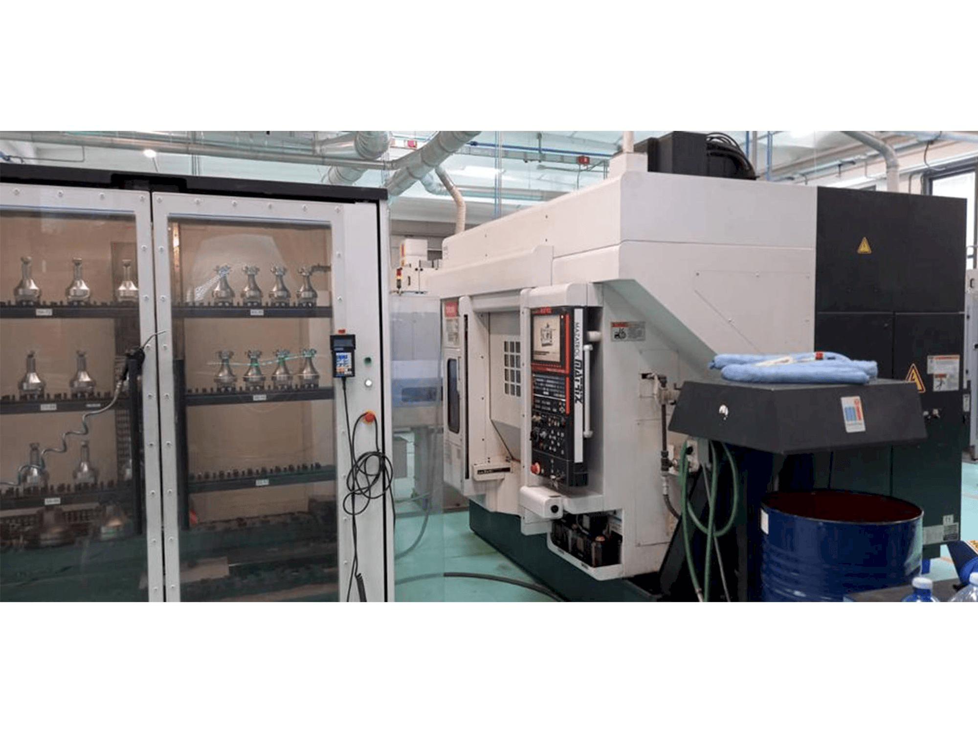 Vooraanzicht van Mazak Variaxis 500-5X II machine