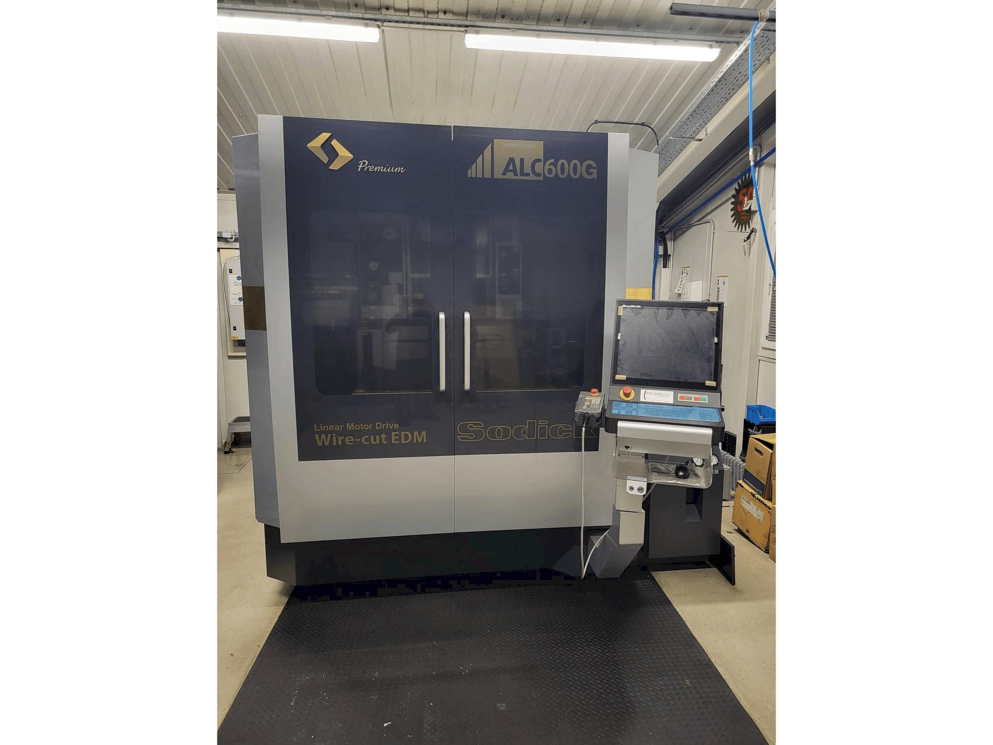 Vooraanzicht van Sodick ALC600G machine