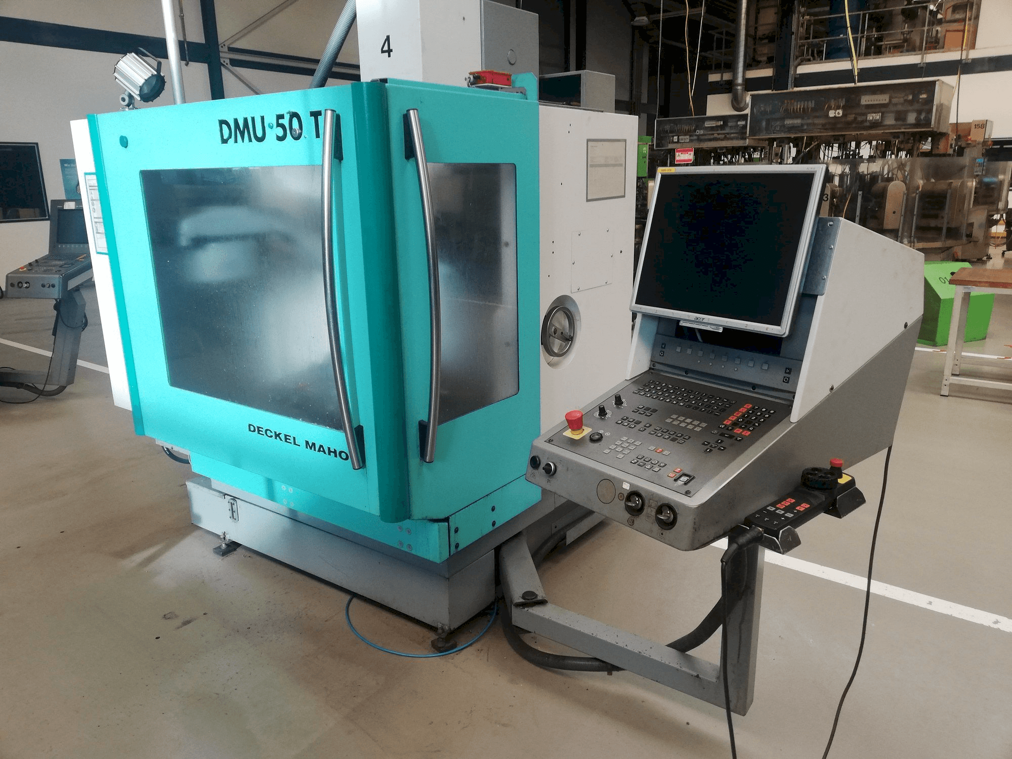 Vooraanzicht van DECKEL MAHO DMU 50T machine