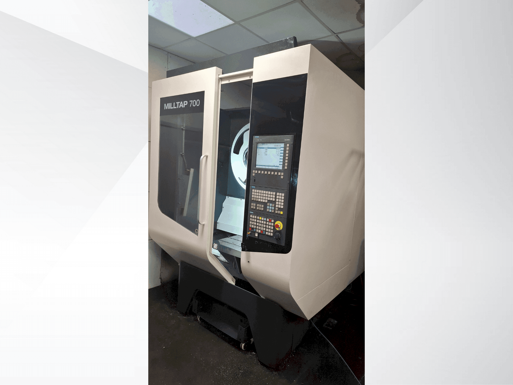 Vooraanzicht van DMG MORI MILLTAP 700 machine