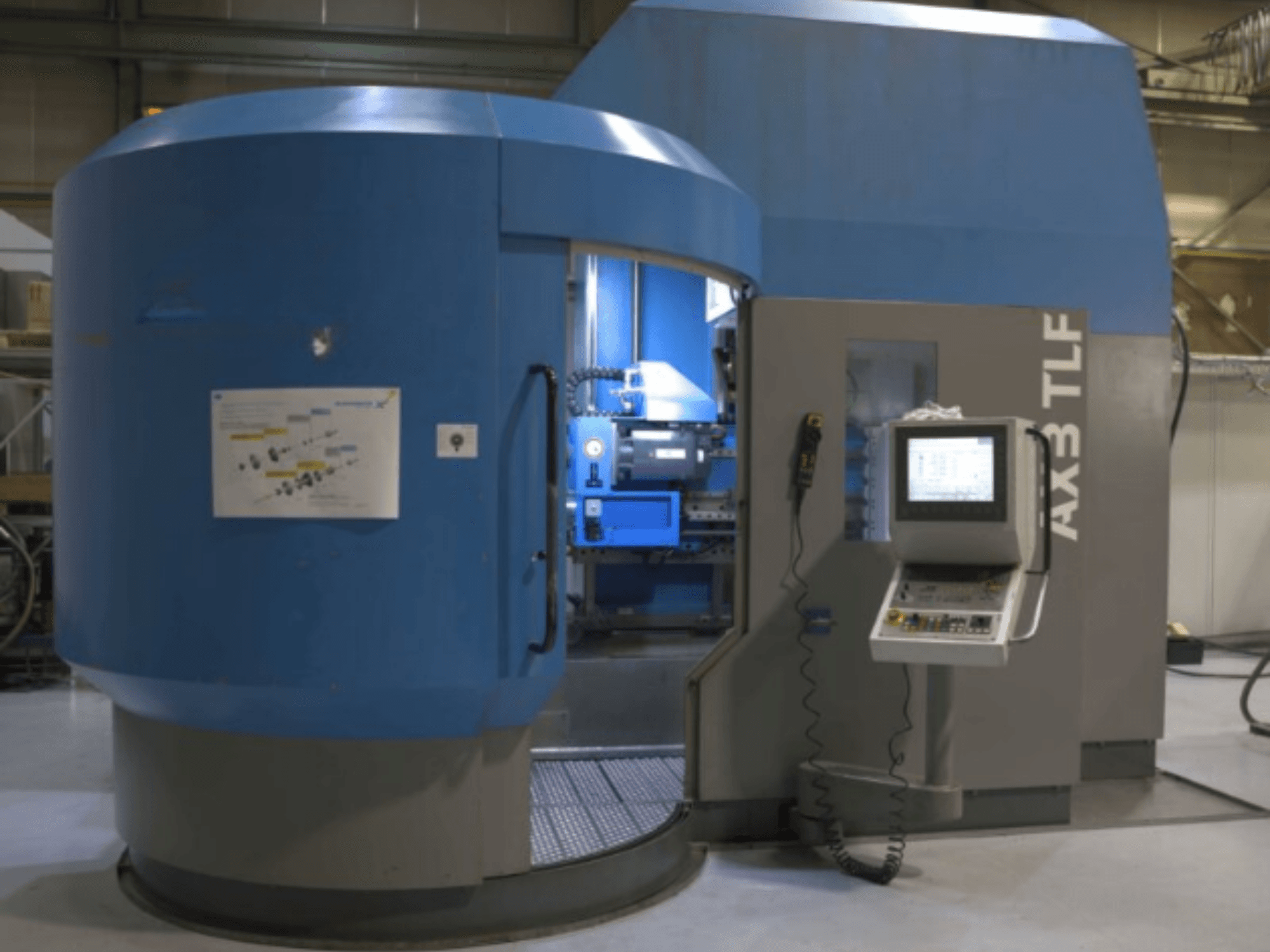 Boormachine IXION Auerbach IA2 TLF-1200.4 in vooraanzicht; voorzien van bedieningspaneel en blauwe behuizing.