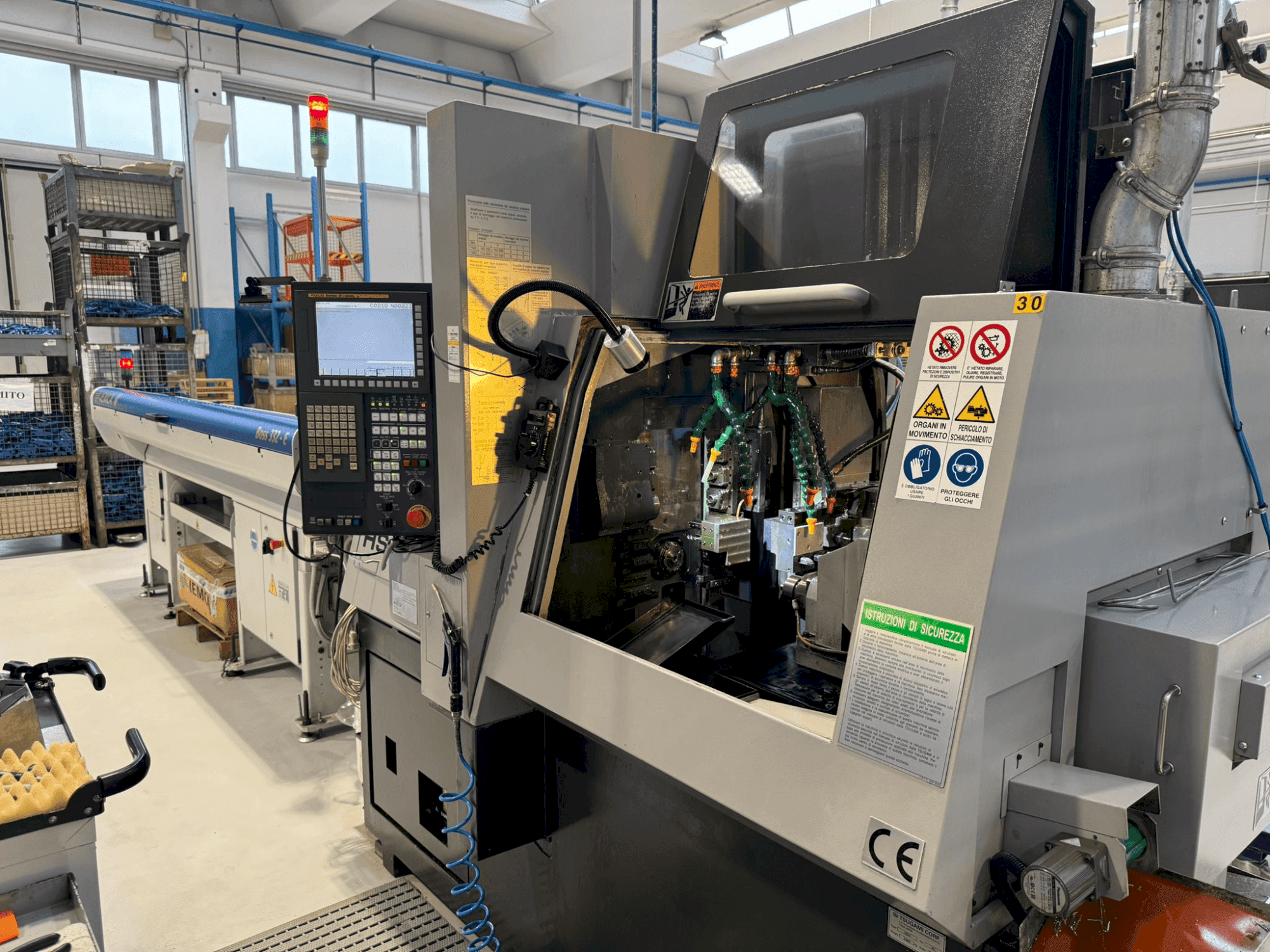 Vooraanzicht van TSUGAMI HS32 machine