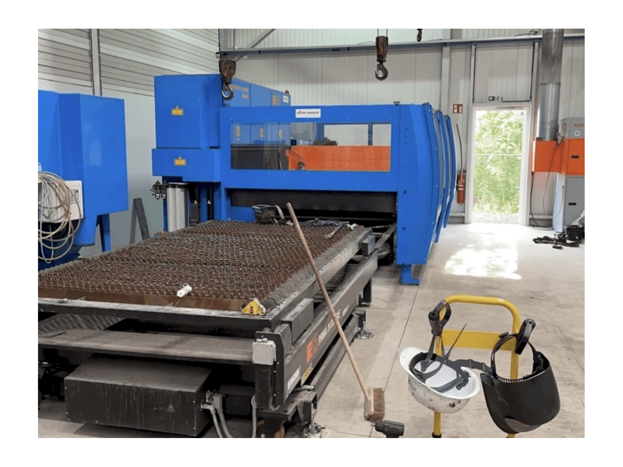 Vooraanzicht van Prima Industrie Platino 1530 machine