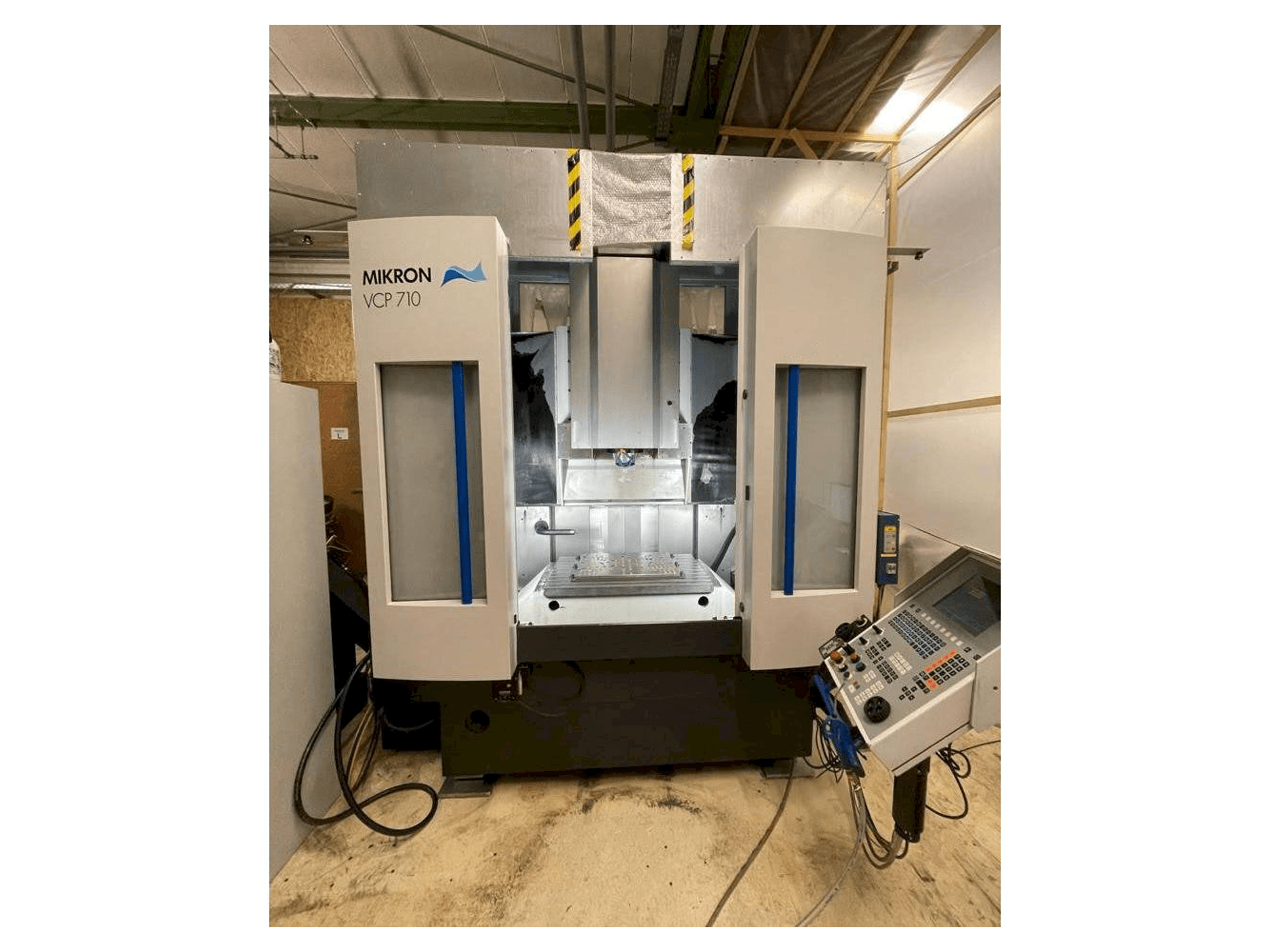 Vooraanzicht van MIKRON VCP 710 machine