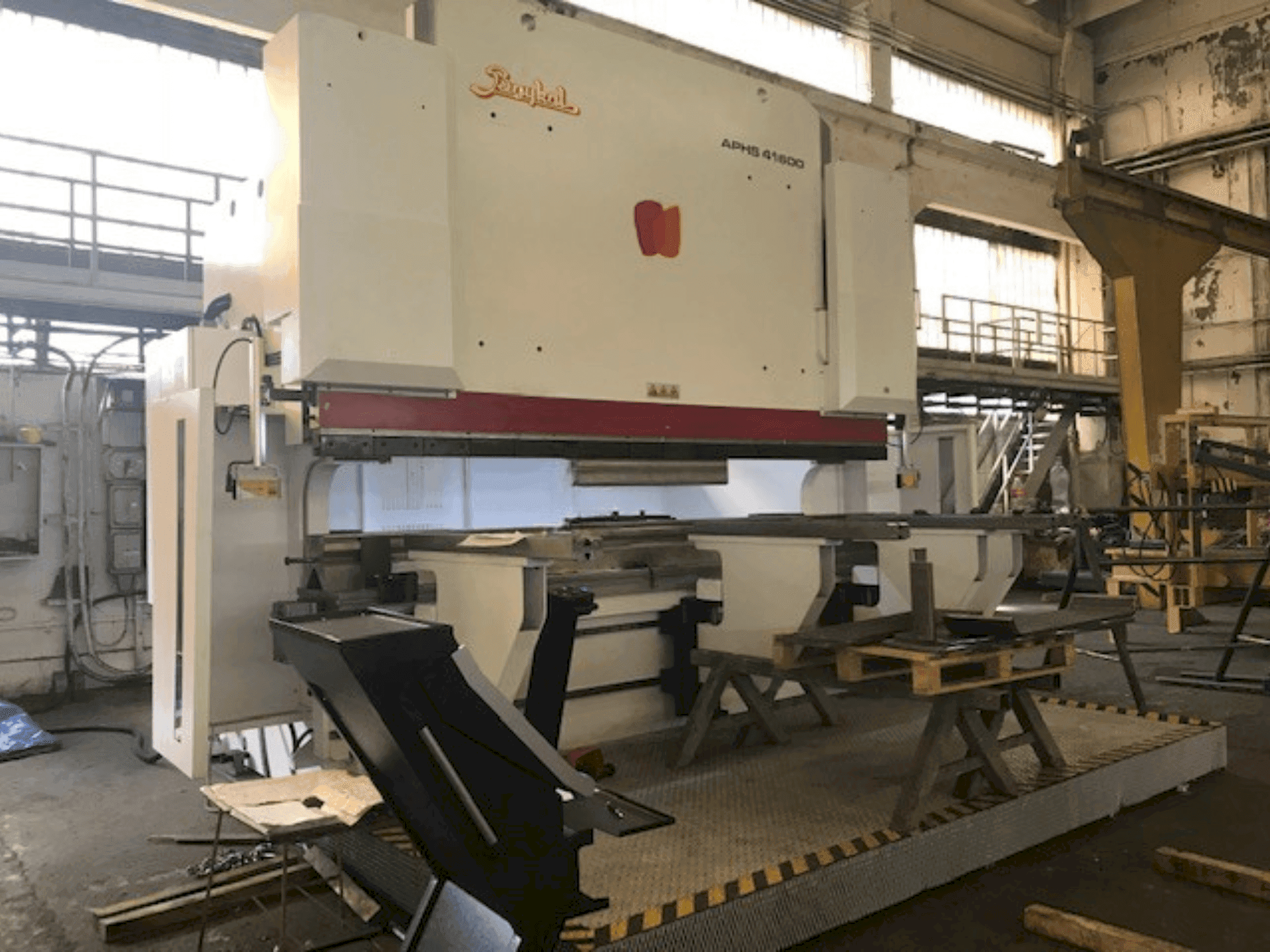 Vooraanzicht van Baykal APHS 41600 machine