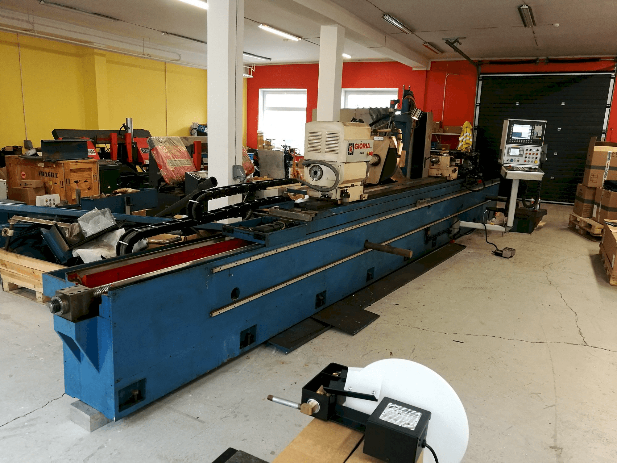 Vooraanzicht van Gioria RU / PN 3500 CNC machine