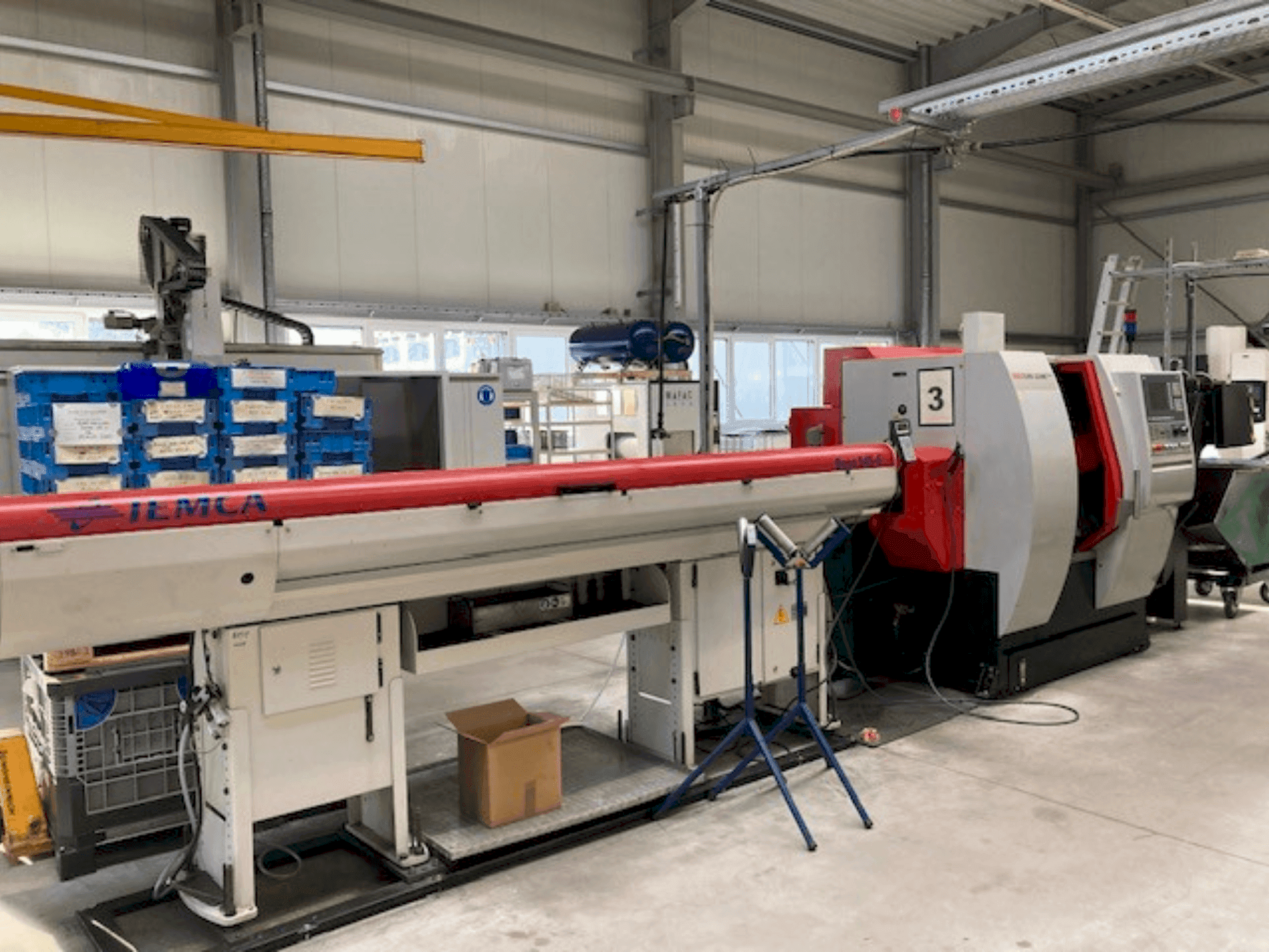 Vooraanzicht van EMCO TURN 332 MCPlus machine