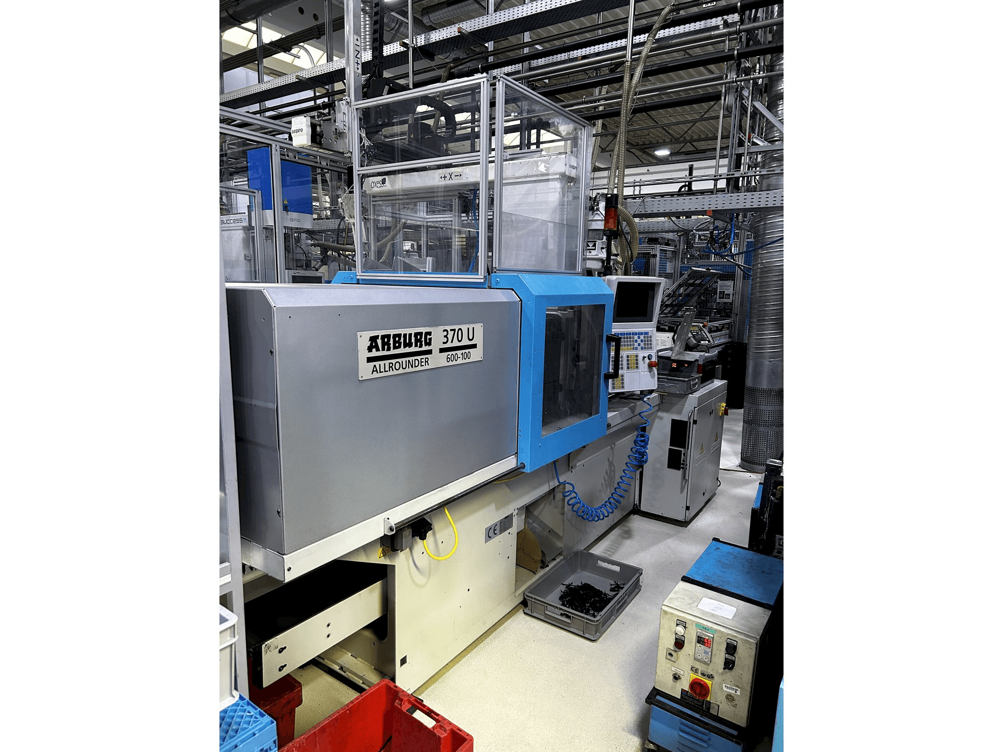 Vooraanzicht van Arburg Allrounder 370 U 600-100 machine
