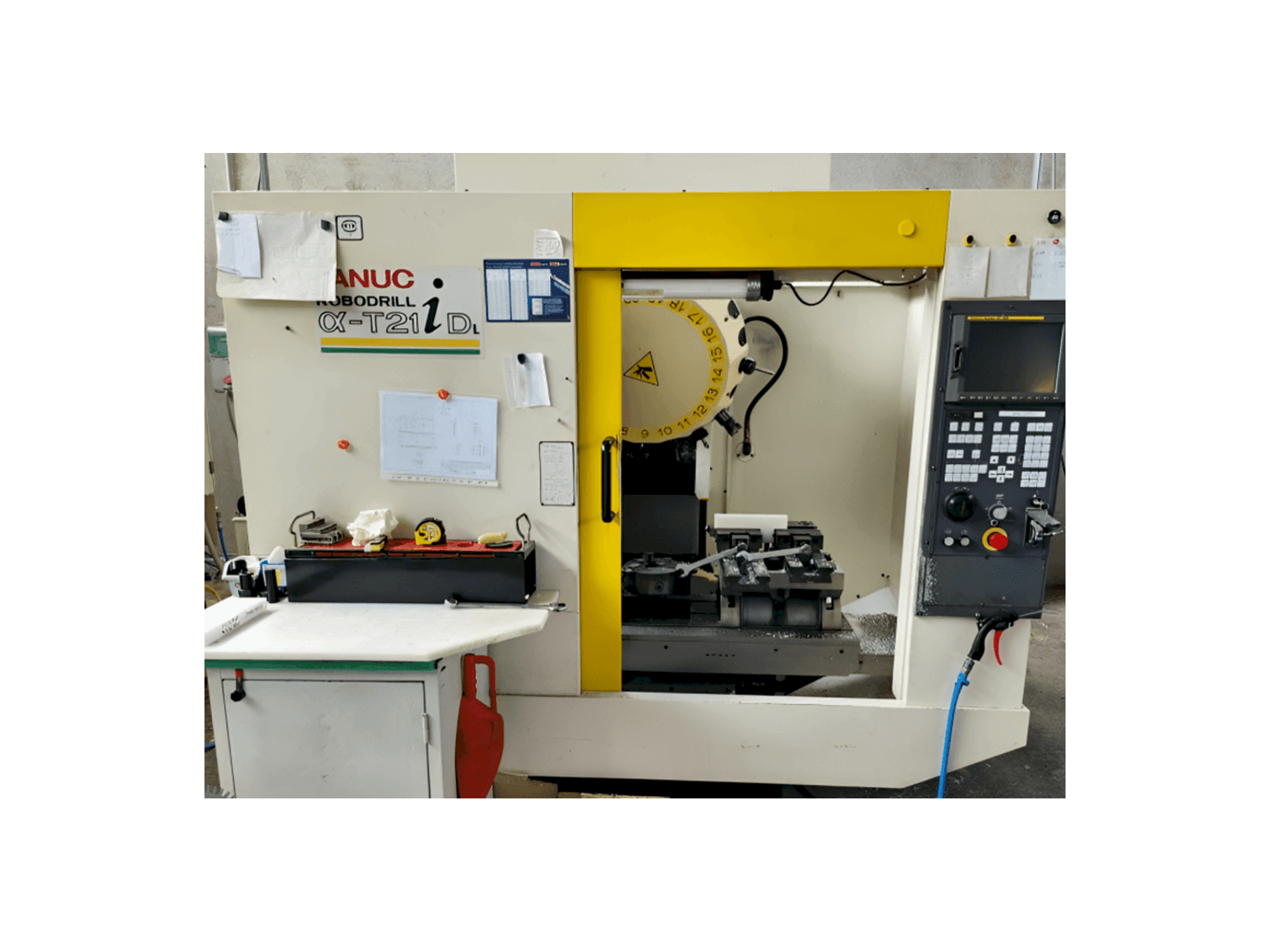 Vooraanzicht van FANUC Robodrill Alpha T21iD machine