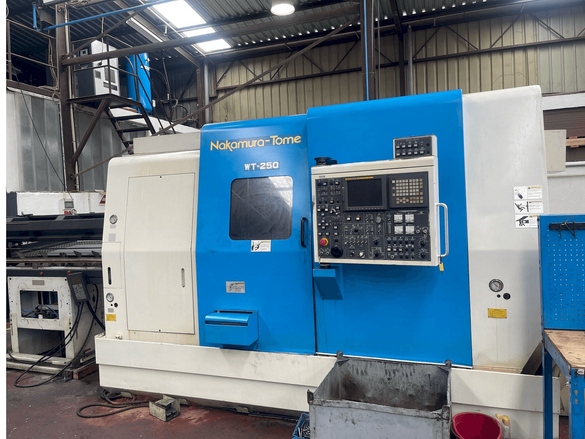 Vooraanzicht van NAKAMURA Tome WT-250 machine