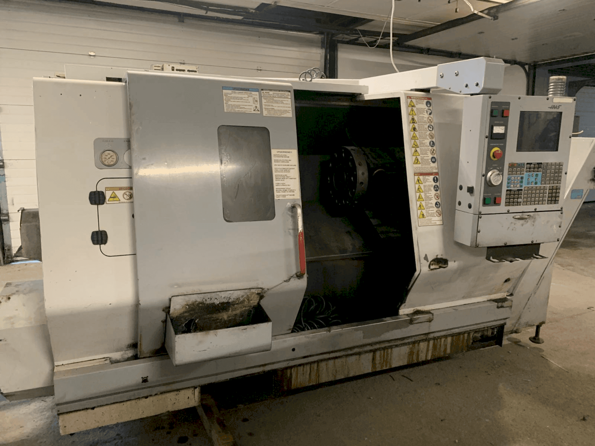 Vooraanzicht van HAAS SL-20HE machine