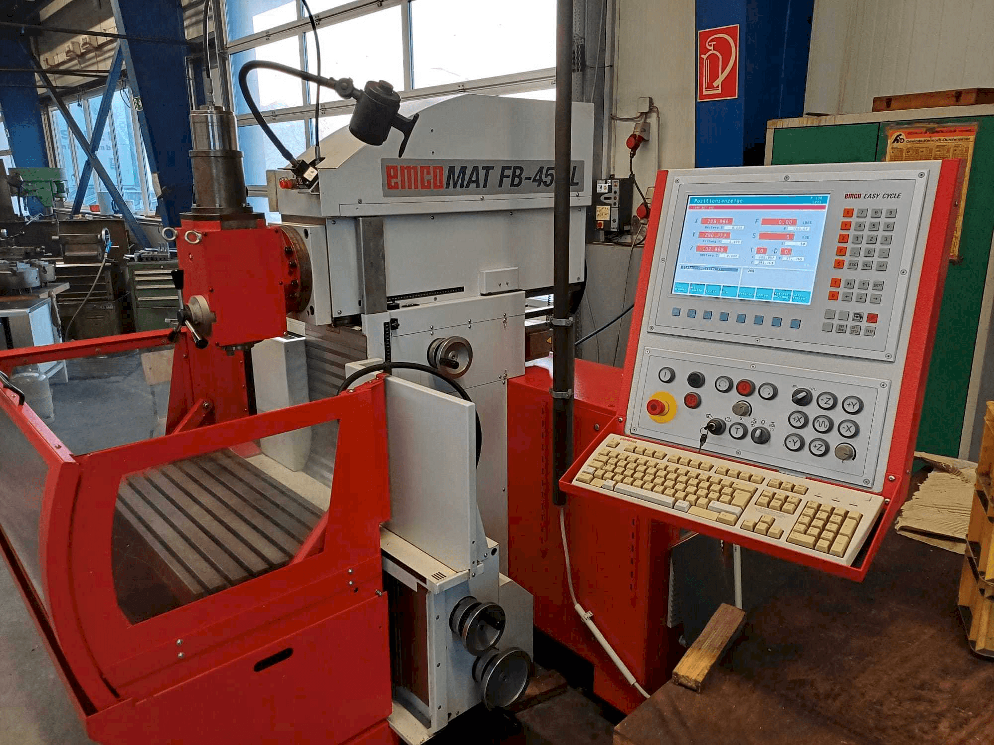 Vooraanzicht van EMCO EMCOMAT FB-450 machine