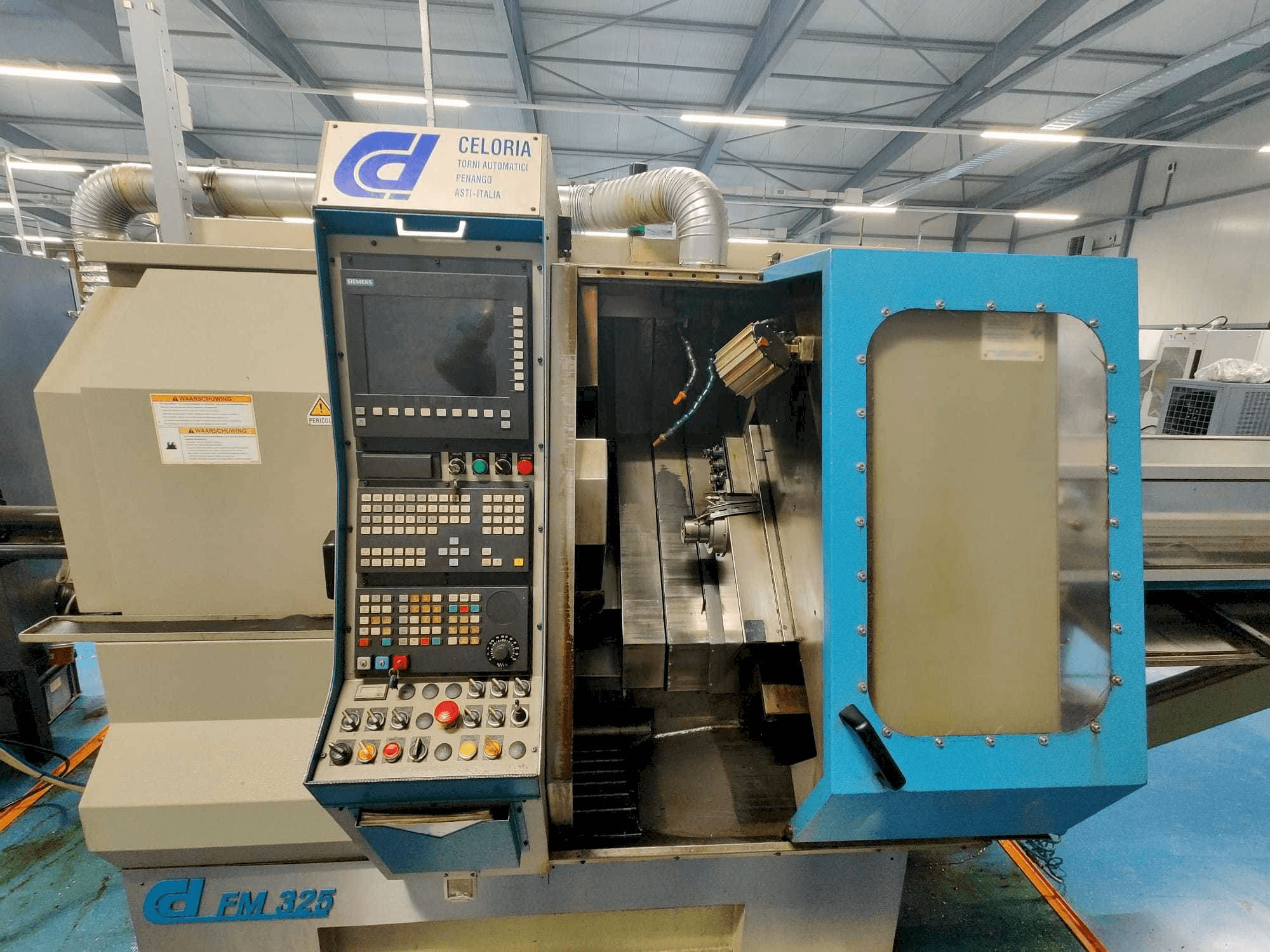 Vooraanzicht van Celoria CD/FM 325 machine