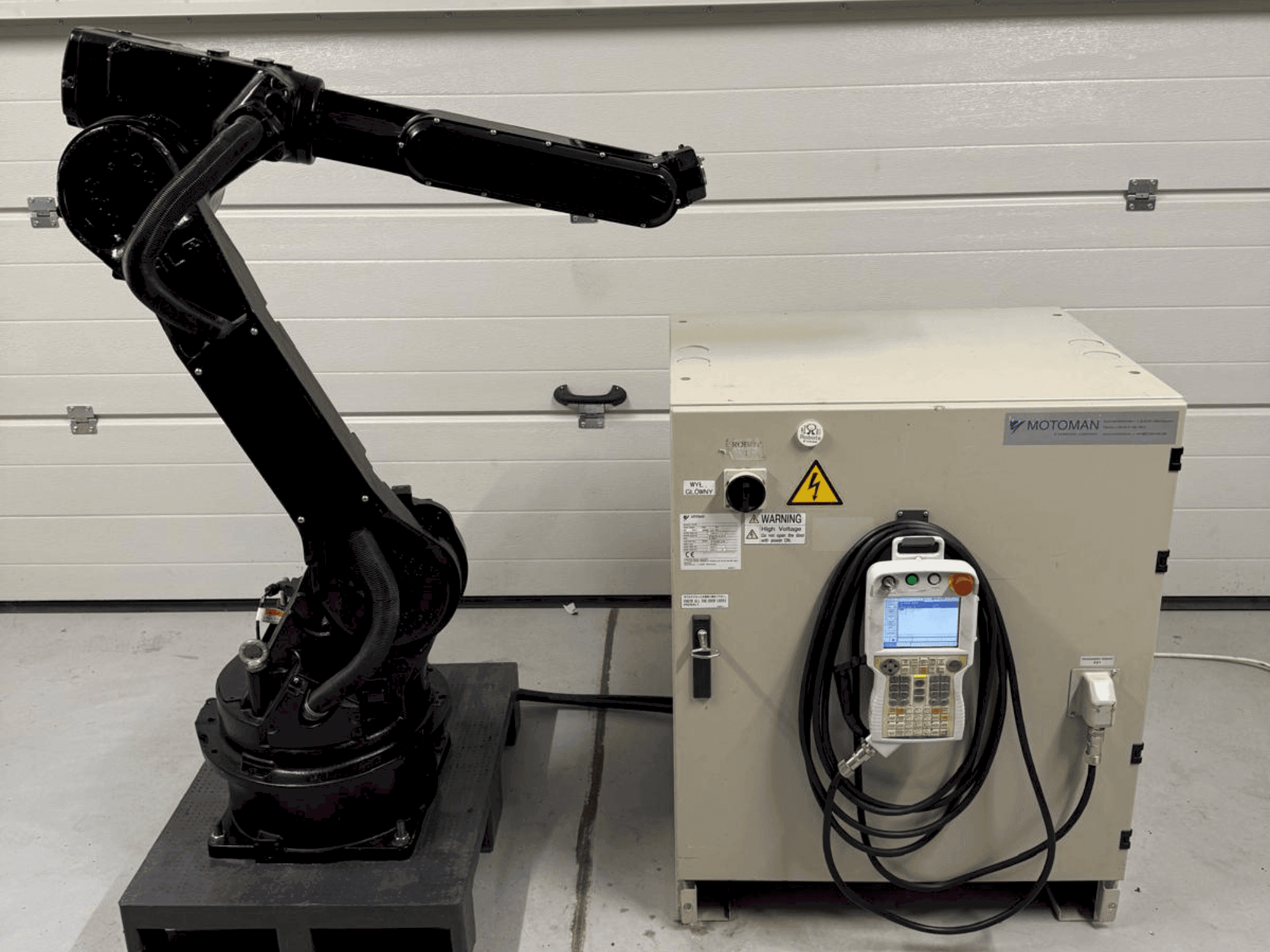 Vooraanzicht van Yaskawa Motoman YR HP 20D machine