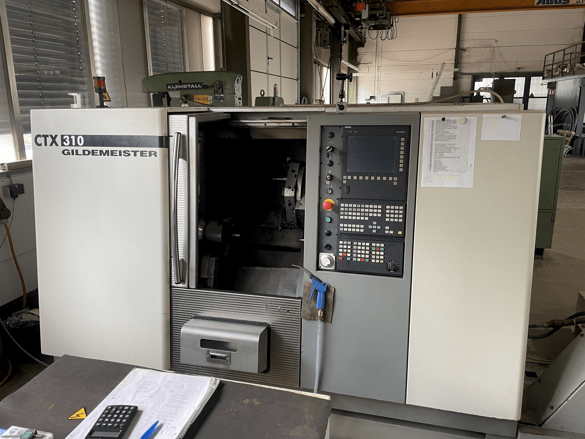 Vooraanzicht van Gildemeister CTX 310 machine