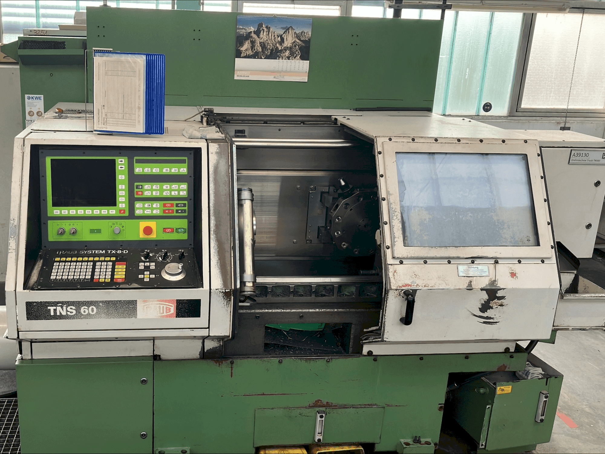 Vooraanzicht van TRAUB TNS 60 machine