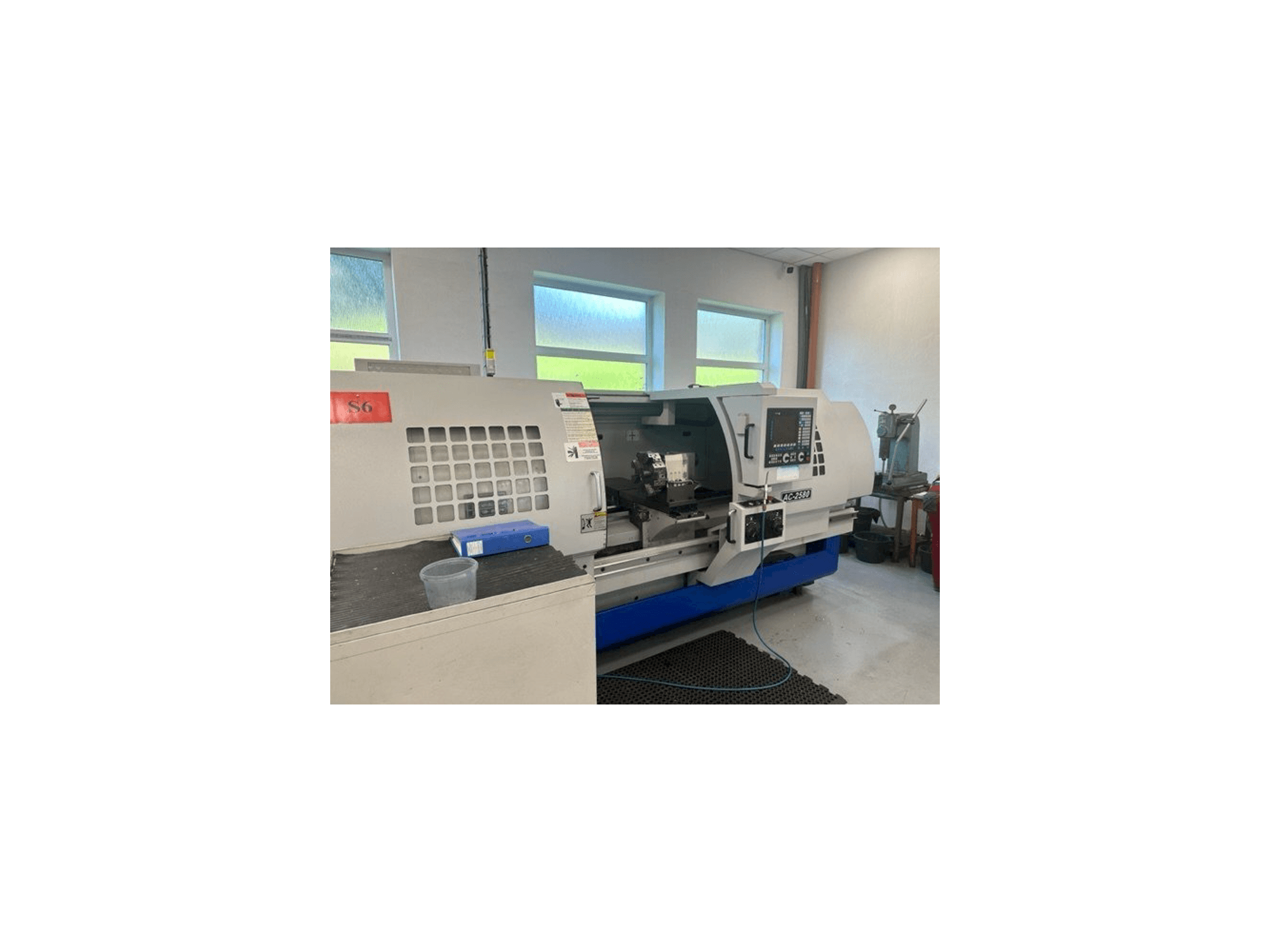 Vooraanzicht van MASCUT AC-2580 machine