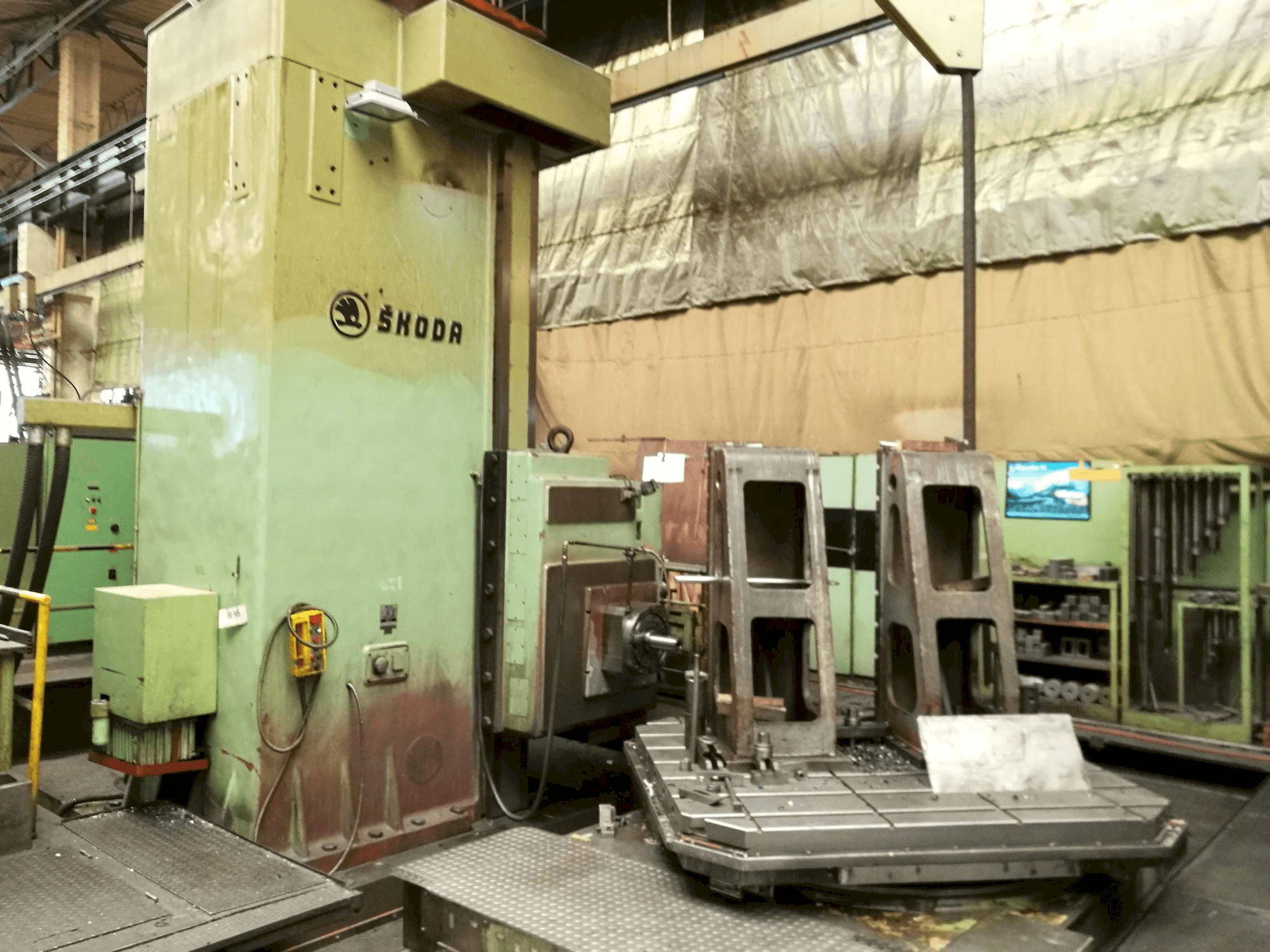 Vooraanzicht van SKODA WI 130 machine