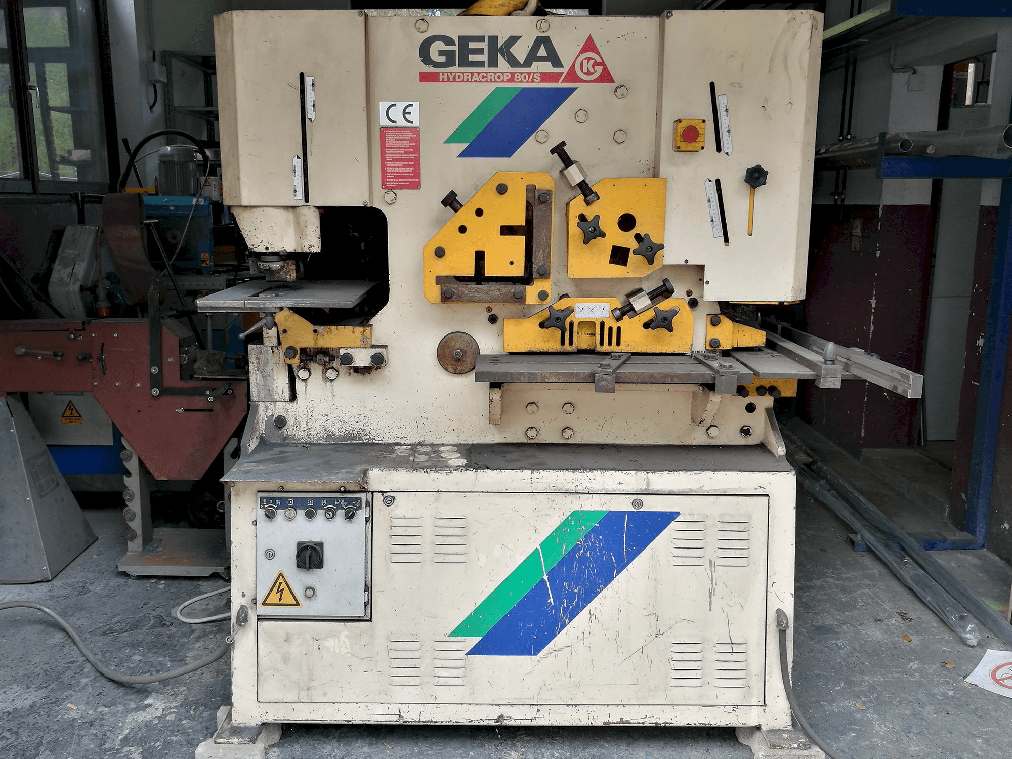 Vooraanzicht van GEKA HYDRACROP 80/S machine