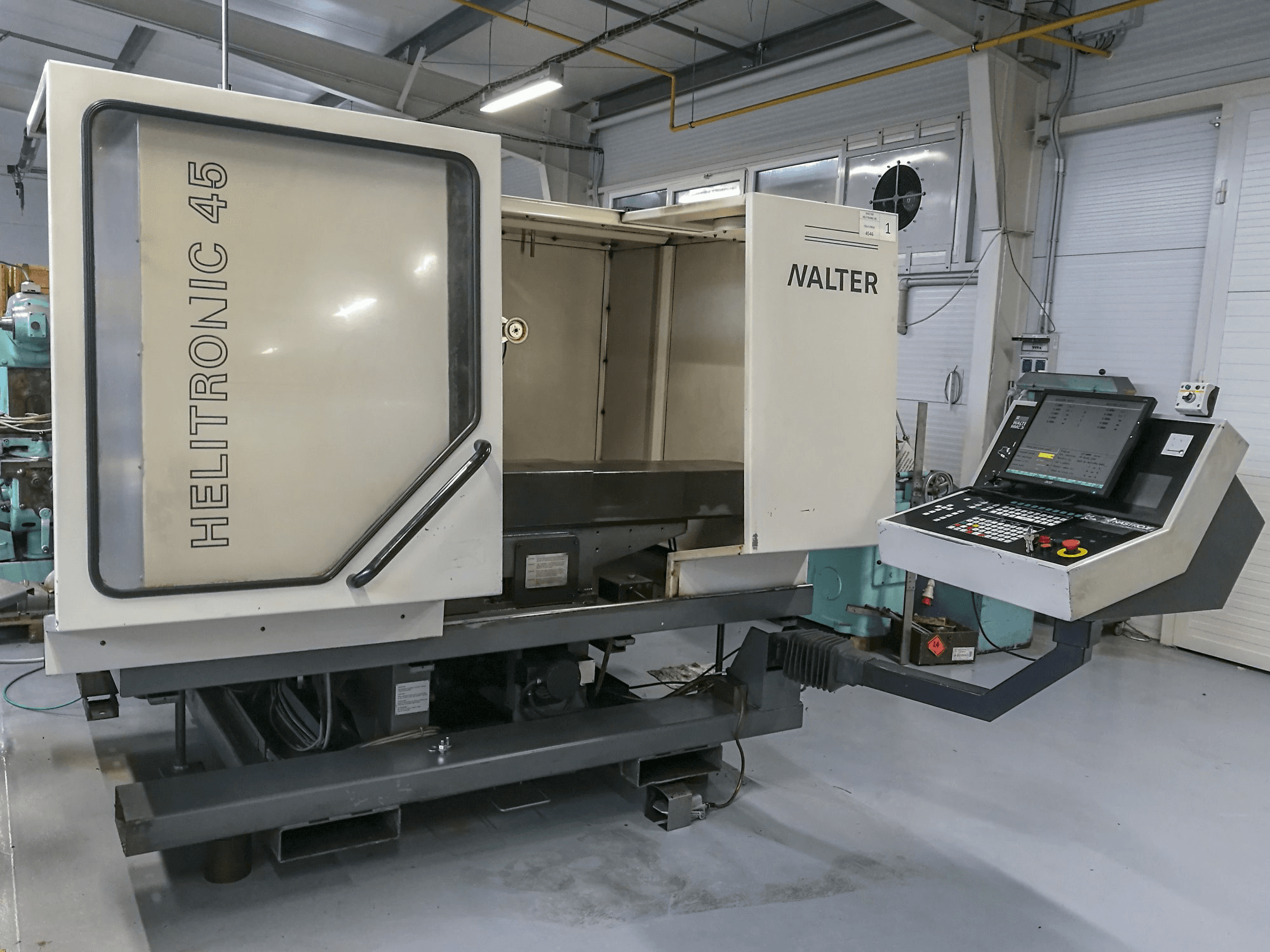 Links zicht van Walter AG Helitronic 45 machine