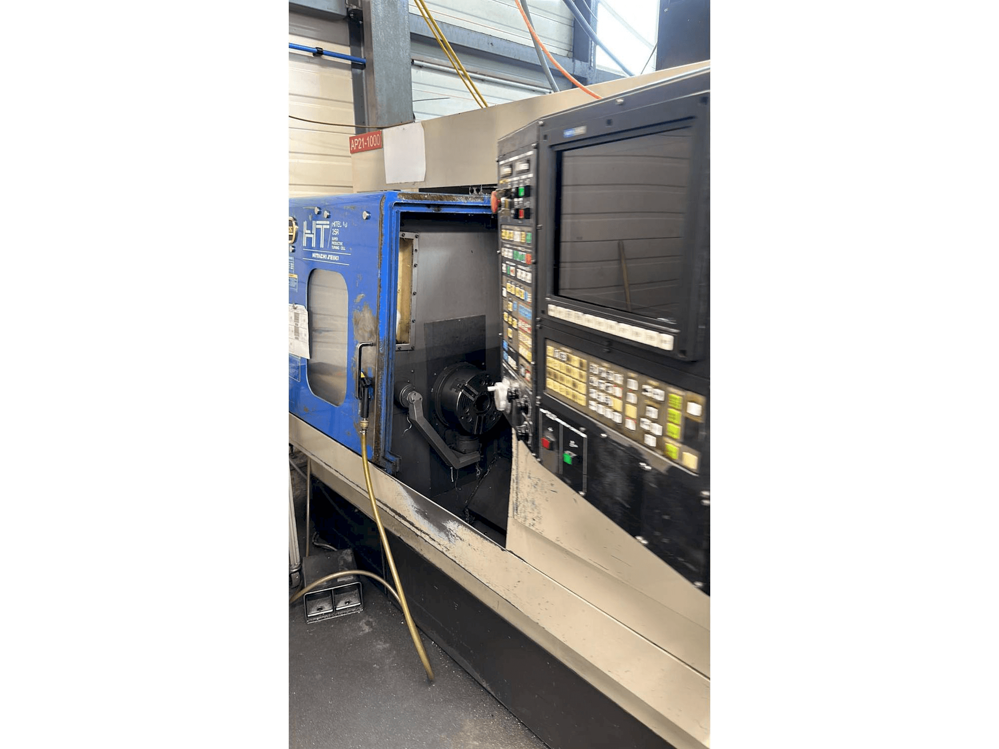 Vooraanzicht van HITACHI SEIKI HT25 R machine