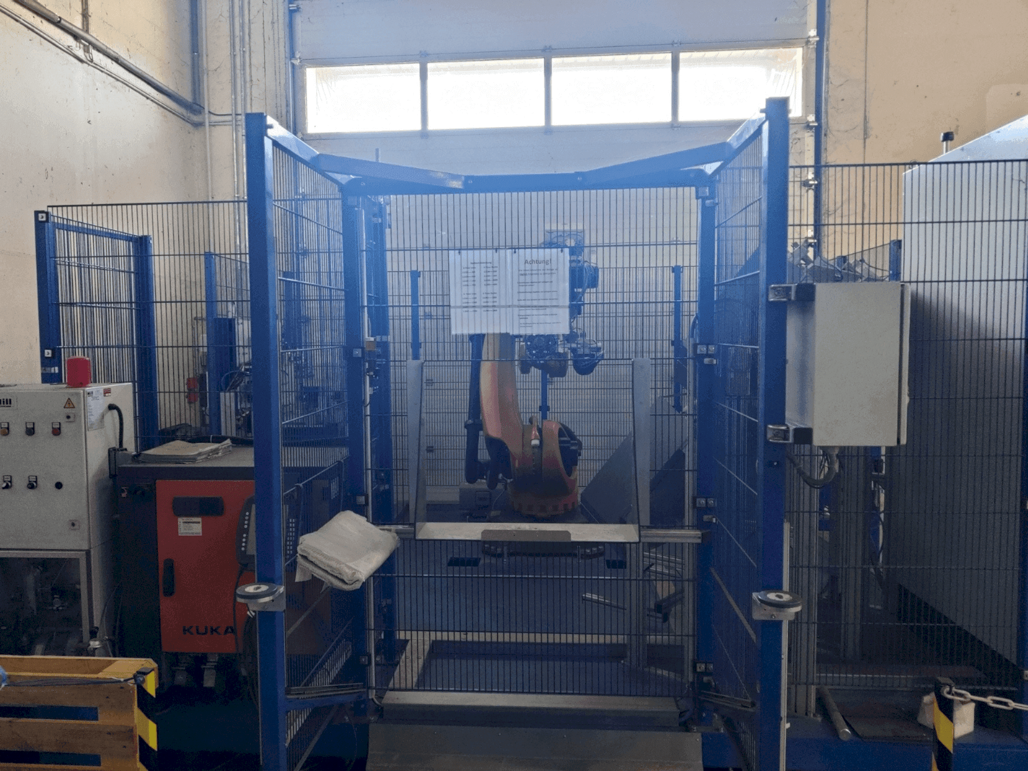 Vooraanzicht van KUKA KR 120 R 2500 pro machine