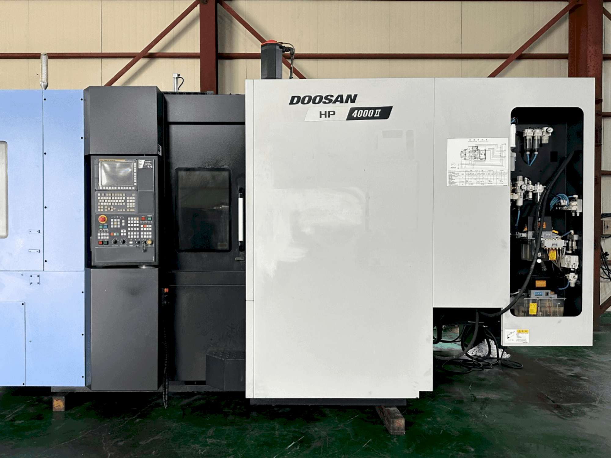 Vooraanzicht van DOOSAN HP 4000 II machine
