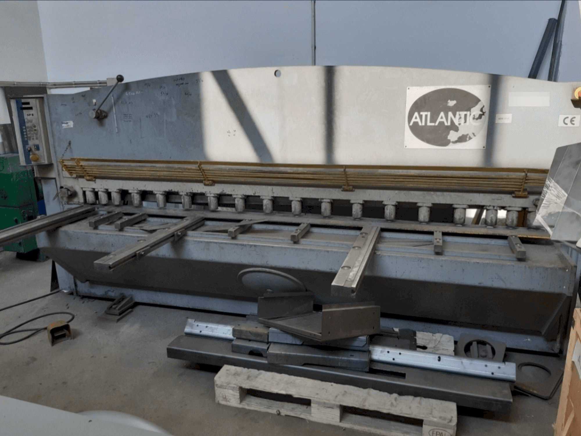 Vooraanzicht van ATLANTIC ATS 3006 machine