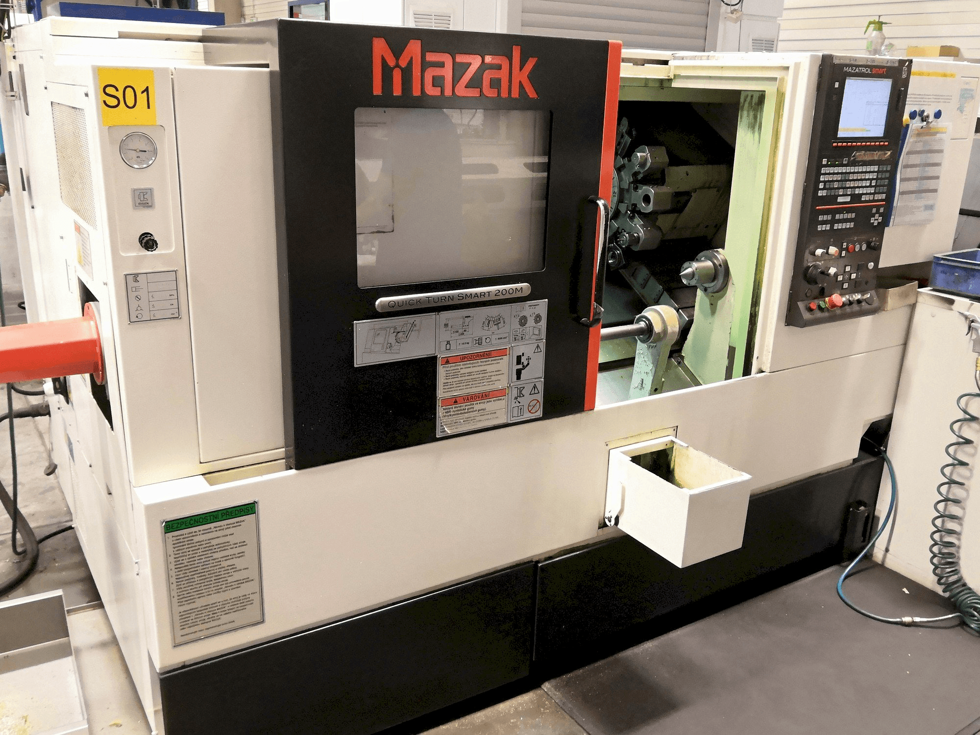 Vooraanzicht van Mazak Quick Turn Smart 200M machine