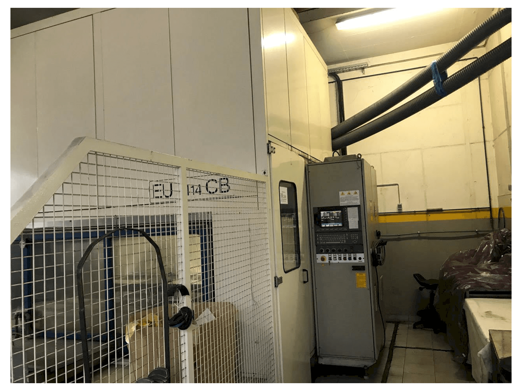 Linkerzijdeaanzicht van Belotti EU3414PWCB machine