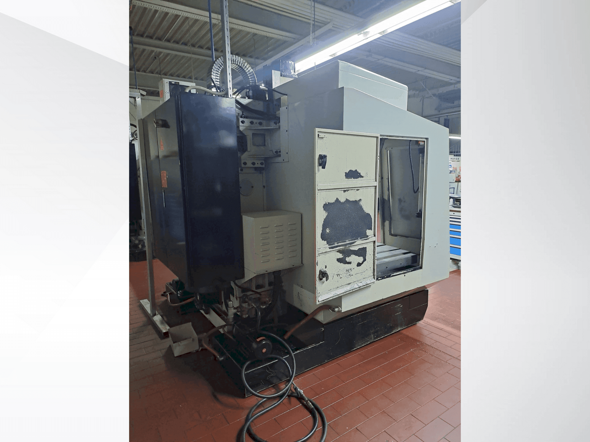 Vooraanzicht van Hurco VMX40 machine