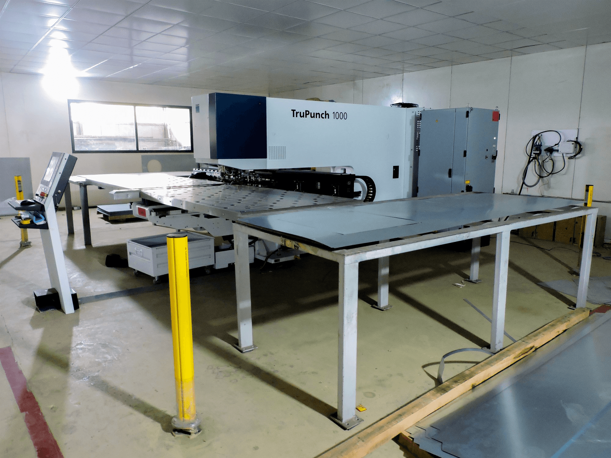 Recht aanzicht van Trumpf TruPunch 1000 machine