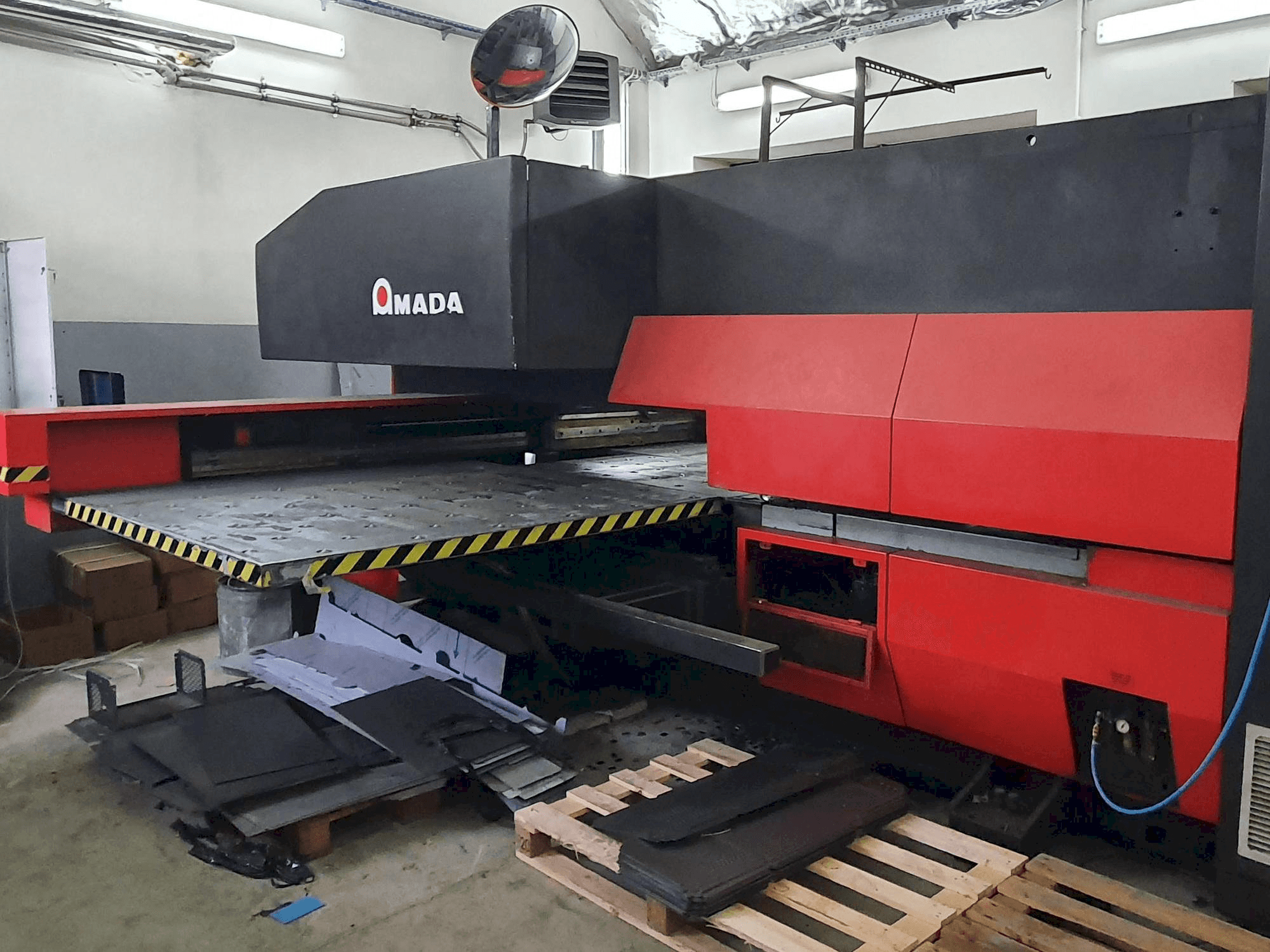 Vooraanzicht van AMADA EUROPA 258 machine