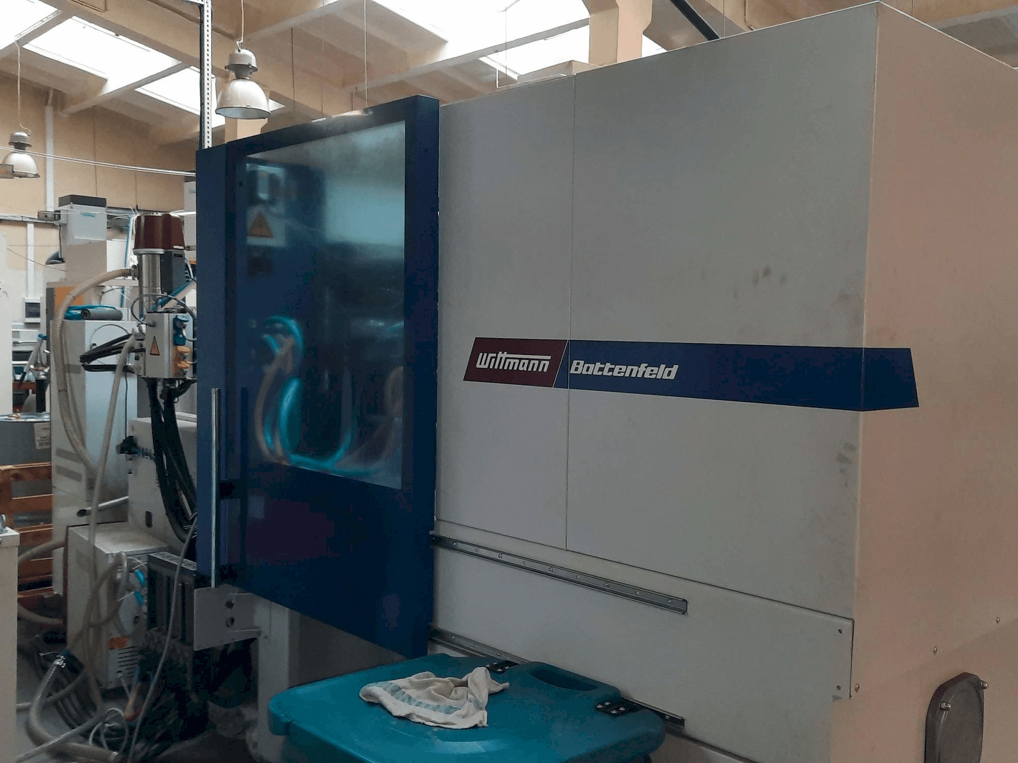 Vooraanzicht van Battenfeld SmartPower 110/350 machine