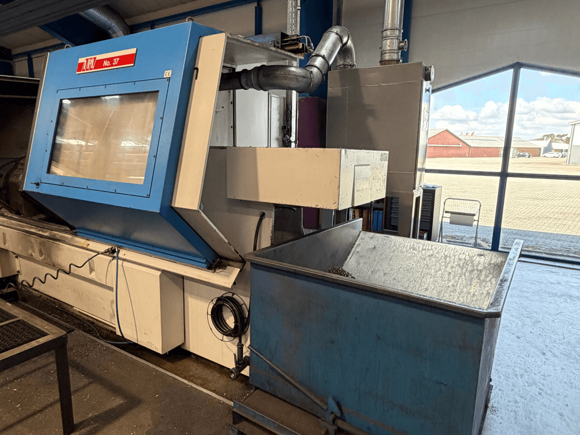 Horizontale draaimachine BOEHRINGER VDF 315 CM, vooraanzicht met blauw paneel en afvalbak.