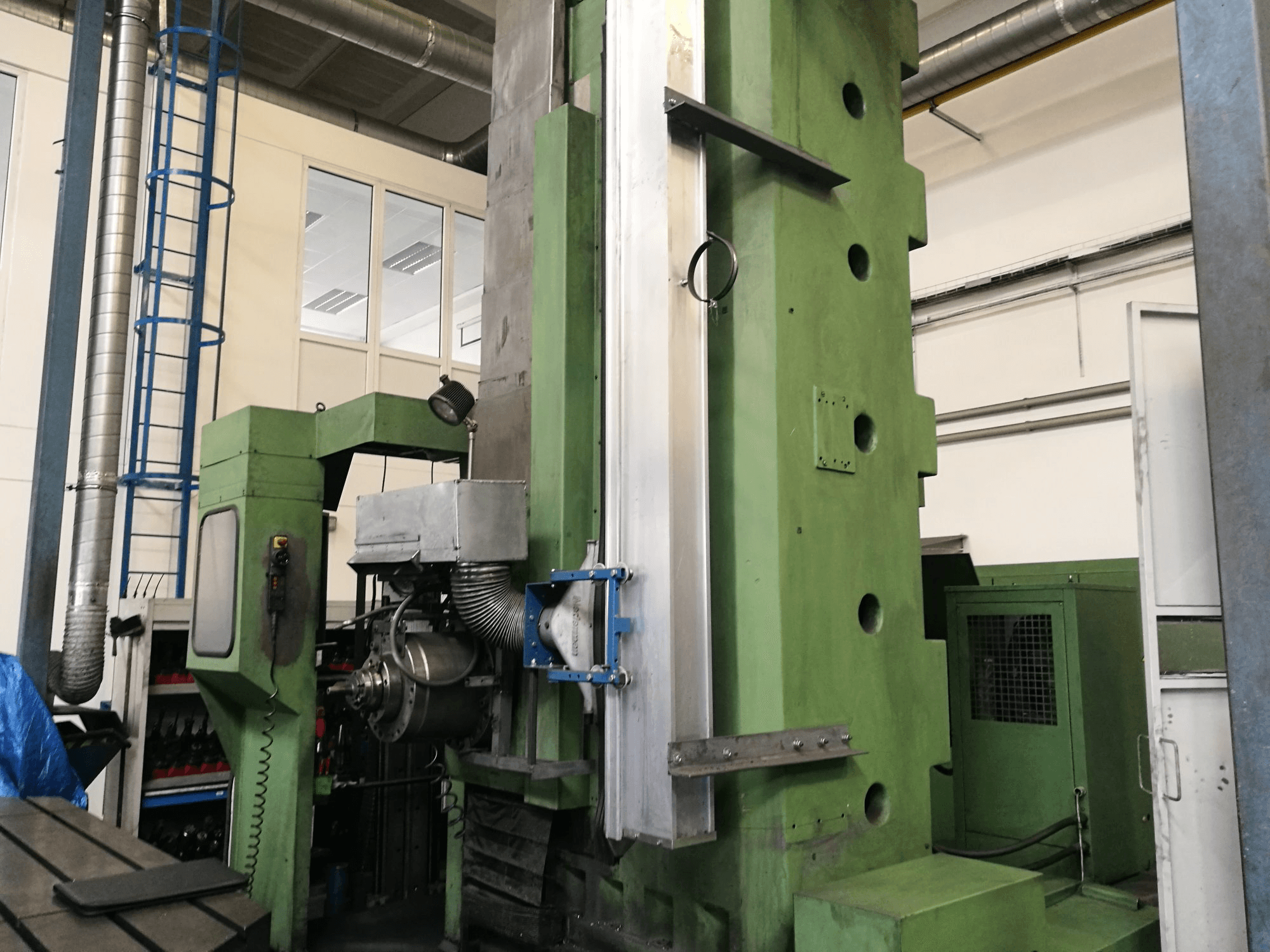 Vooraanzicht van TOS WHN 130 machine