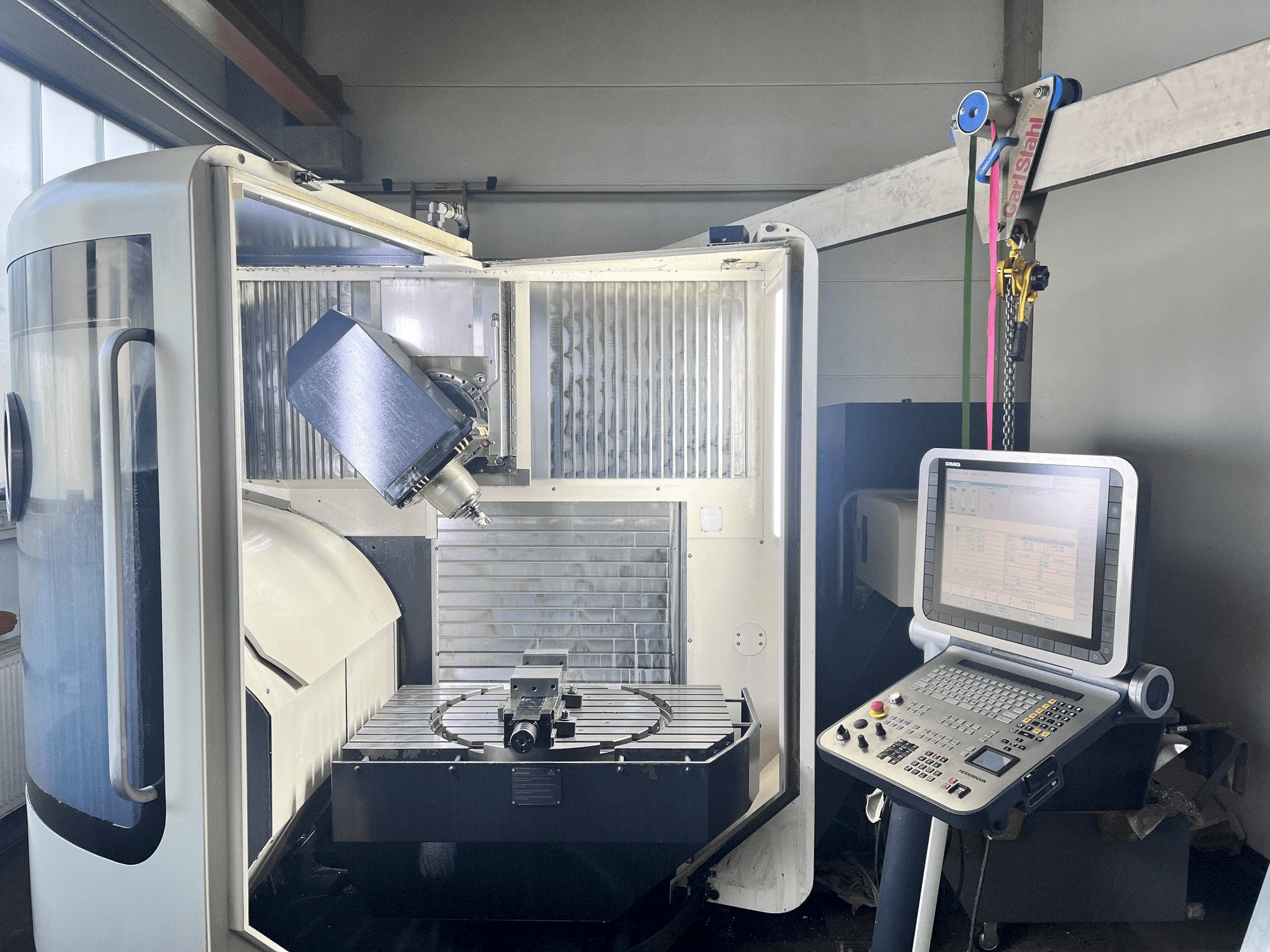 Vooraanzicht van DMG MORI DMU 60 monoBLOCK machine