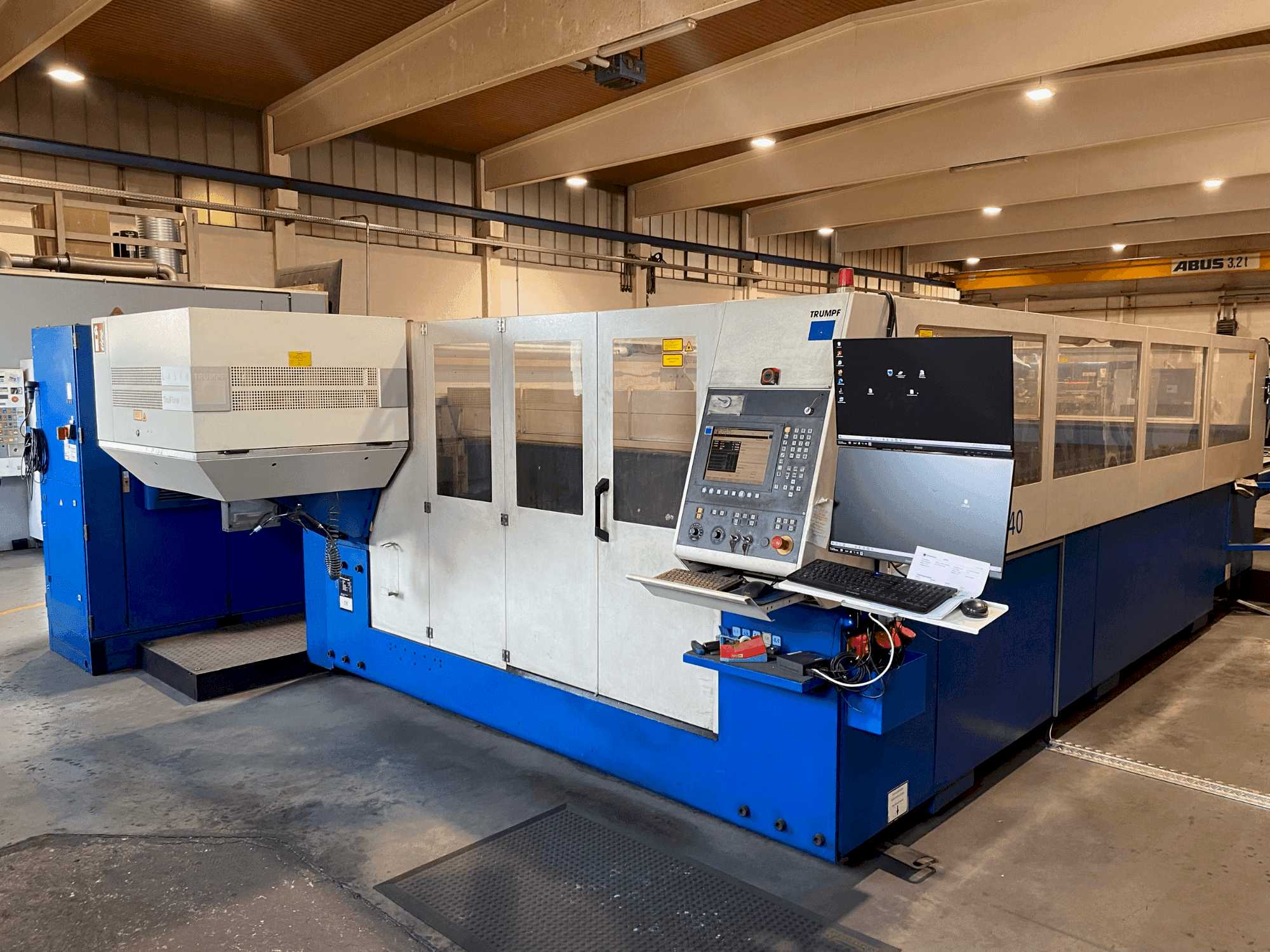 Vooraanzicht van TRUMPF TruLaser 3040 machine