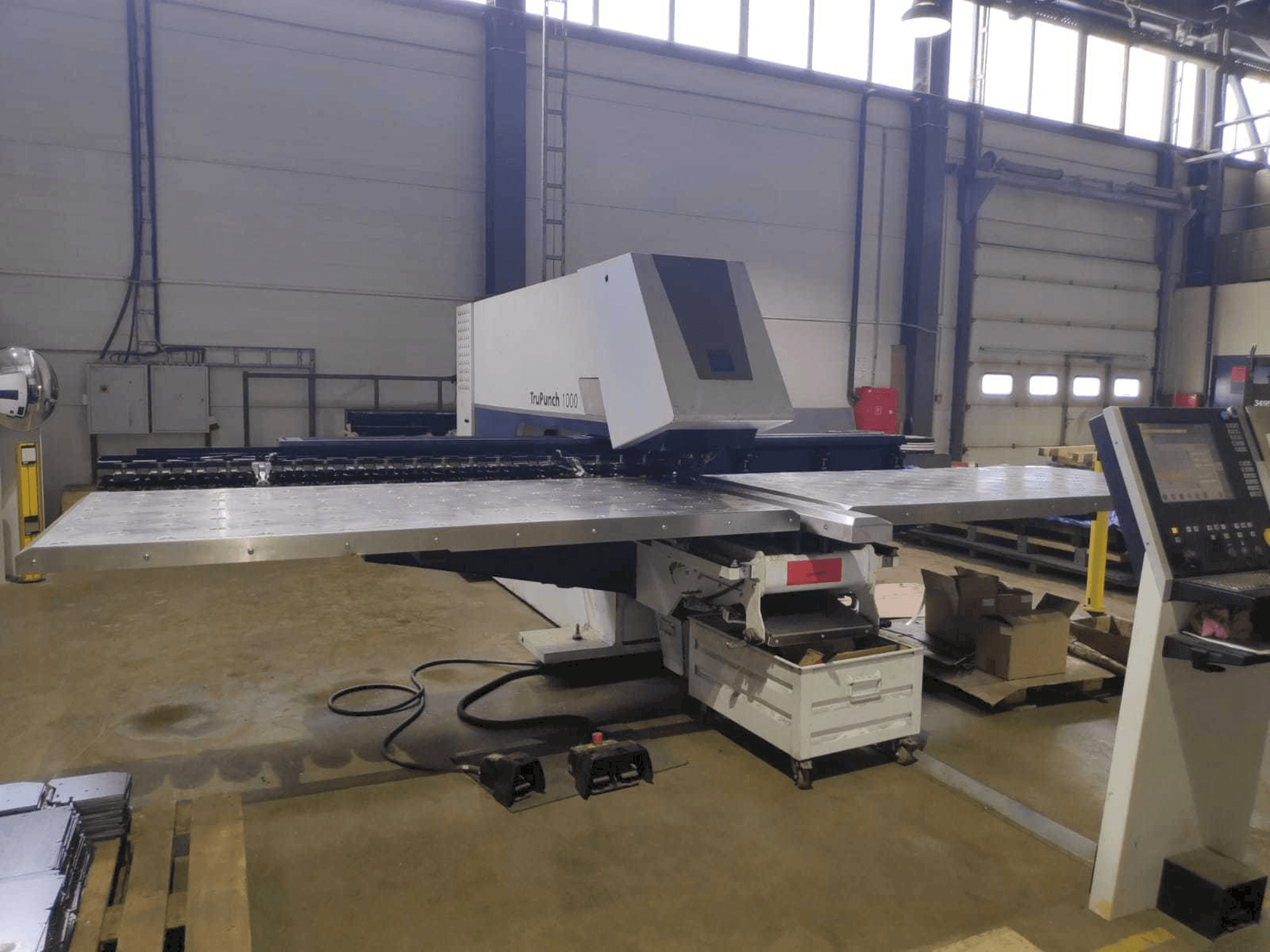 Vooraanzicht van Trumpf TruPunch 1000 machine