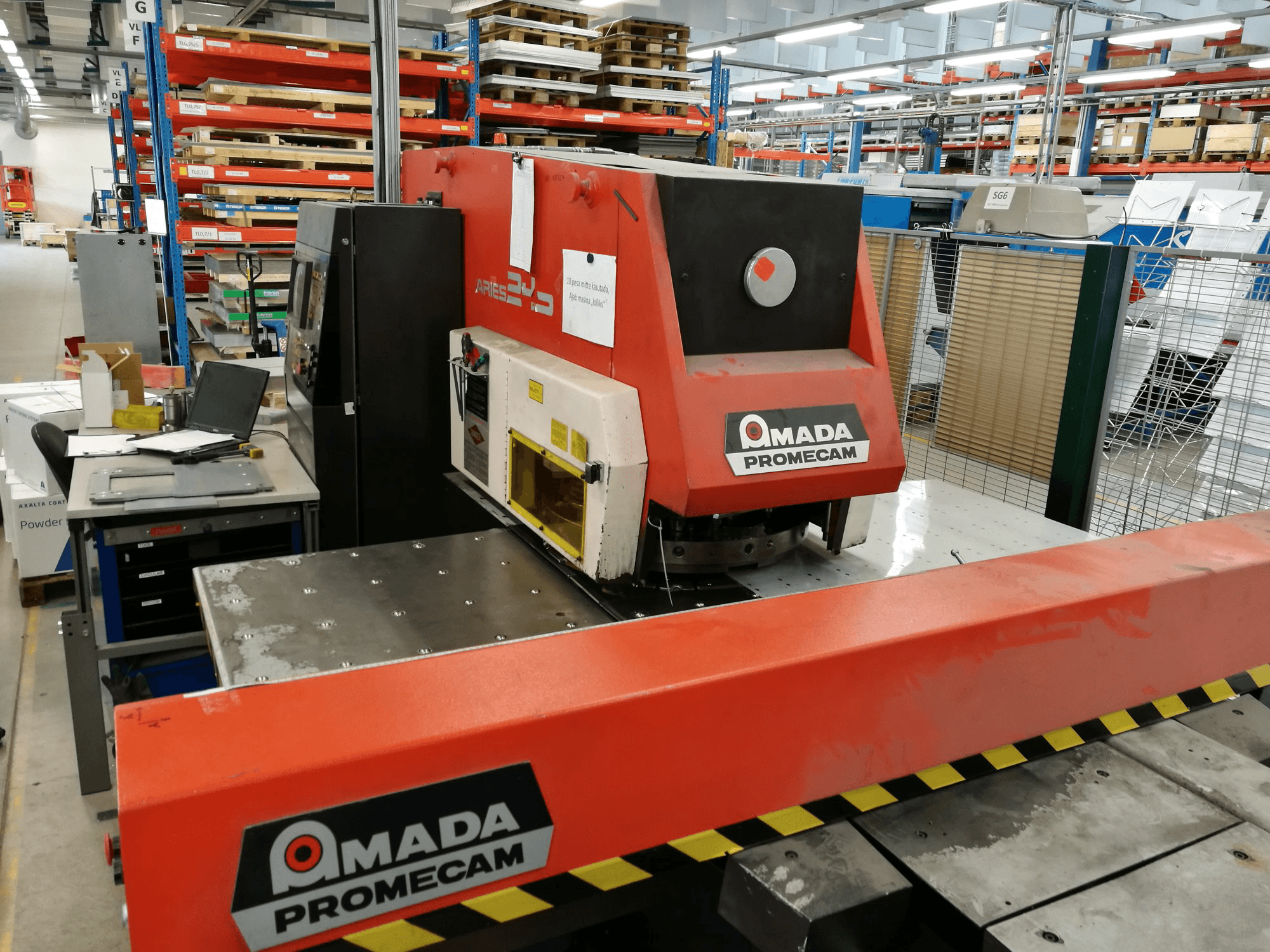 Vooraanzicht van AMADA ARIES 245 machine