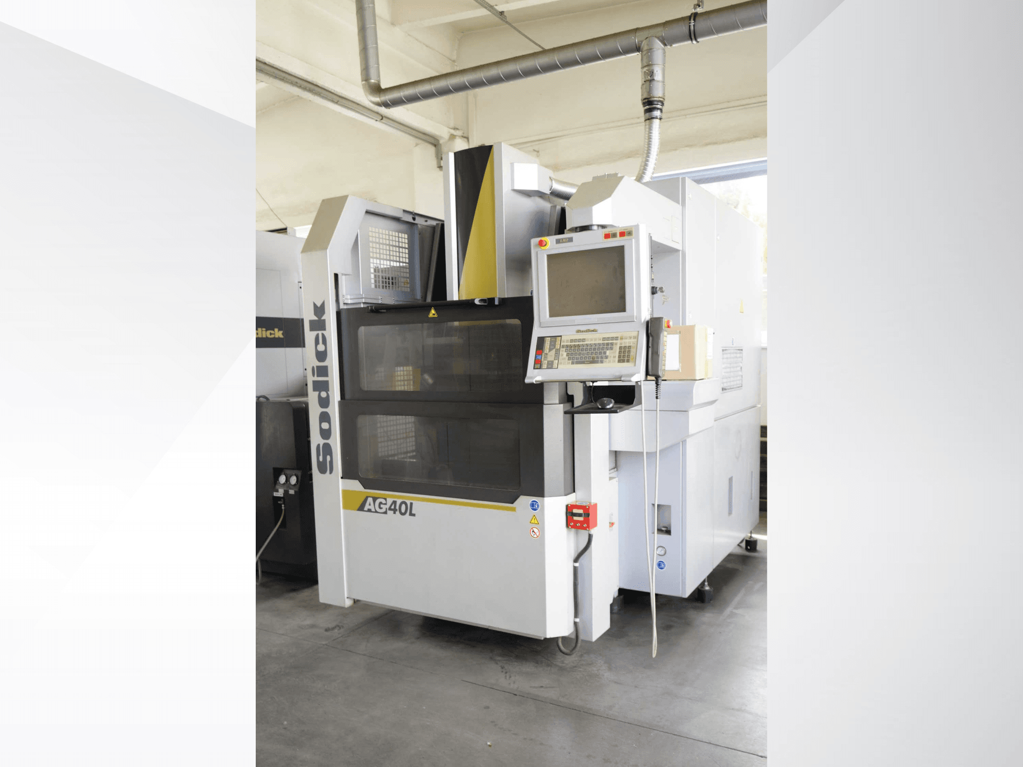 Sodick AG40L LN2-zinkvonkmachine, vooraanzicht met bedieningspaneel waarop instellingen en veiligheidsfuncties worden weergegeven.