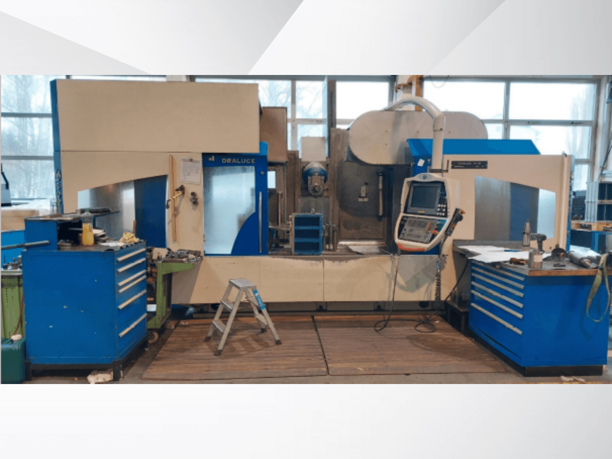 Soraluce TA-A20 bedfreesmachine in zijaanzicht, met bedieningspaneel en gereedschapopslag, in een werkplaats.