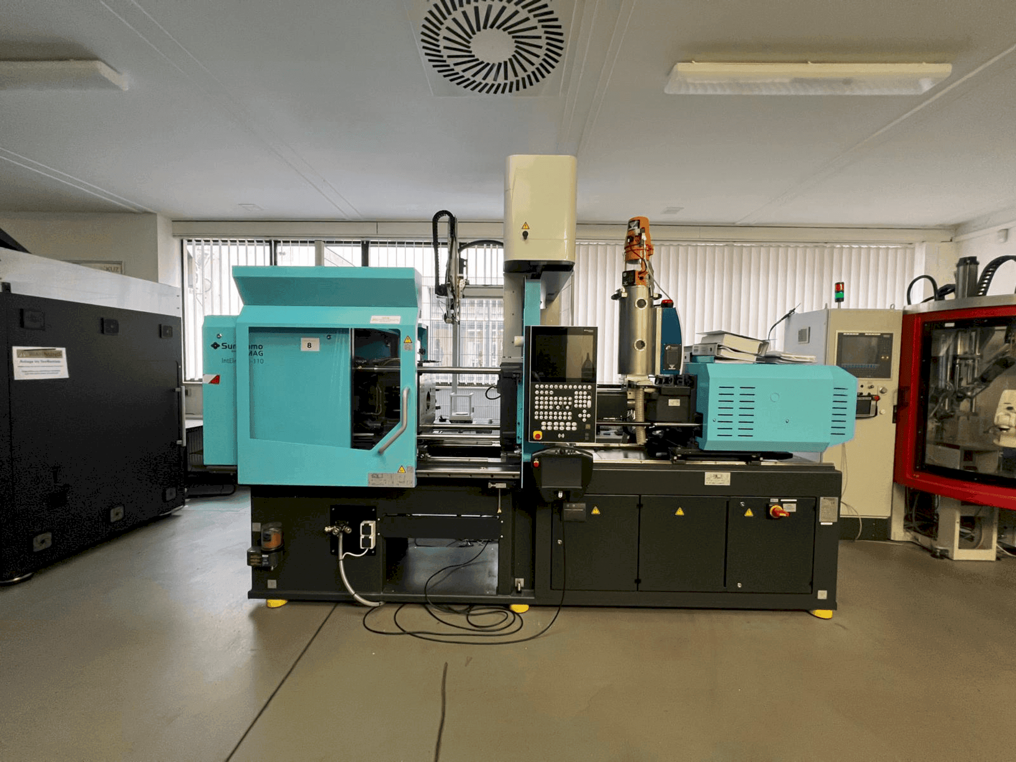 Vooraanzicht van SUMITOMO SHI DEMAG Intelect 2 50/370-110 machine