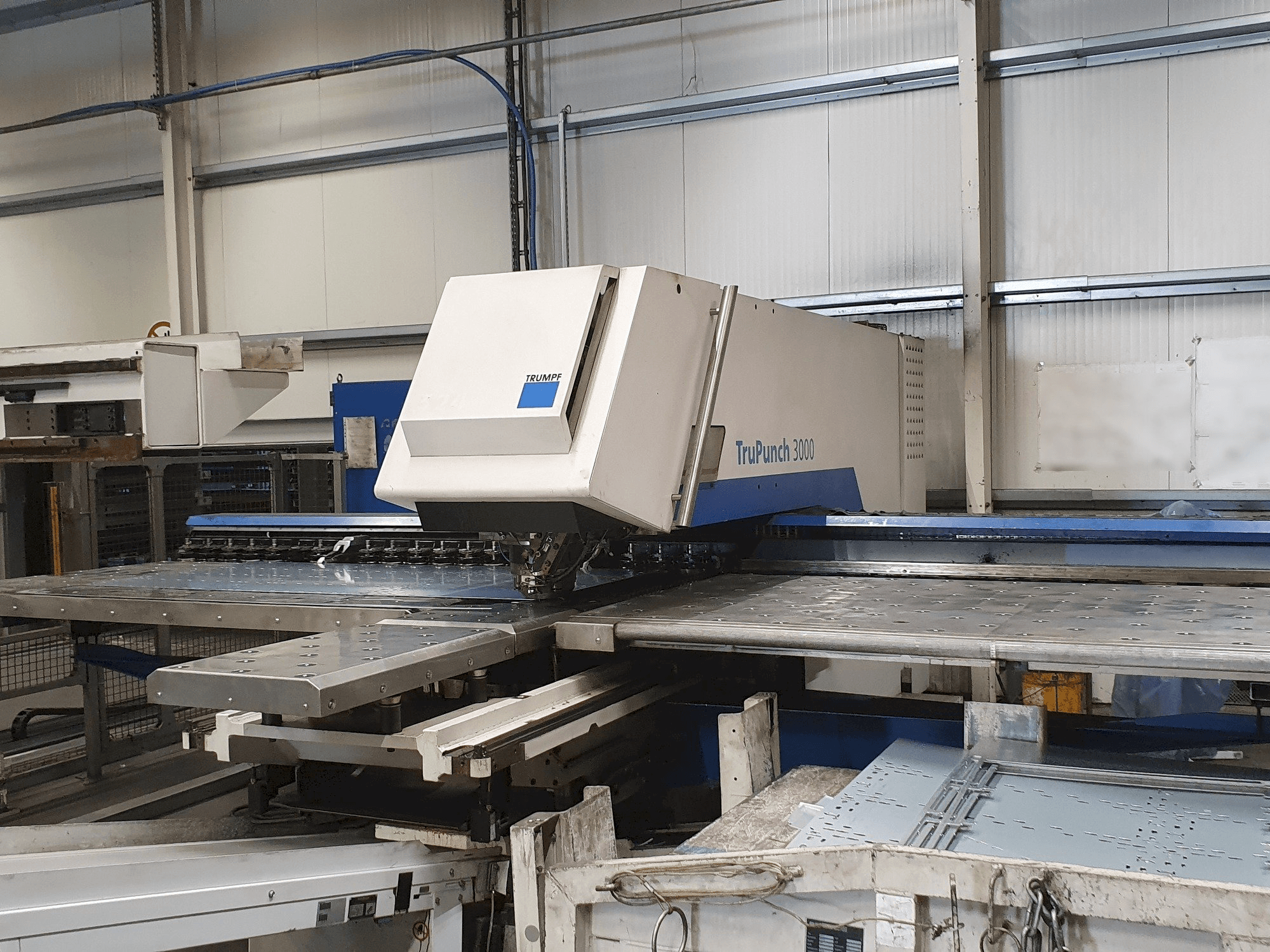 Vooraanzicht van Trumpf TruPunch 3000 machine