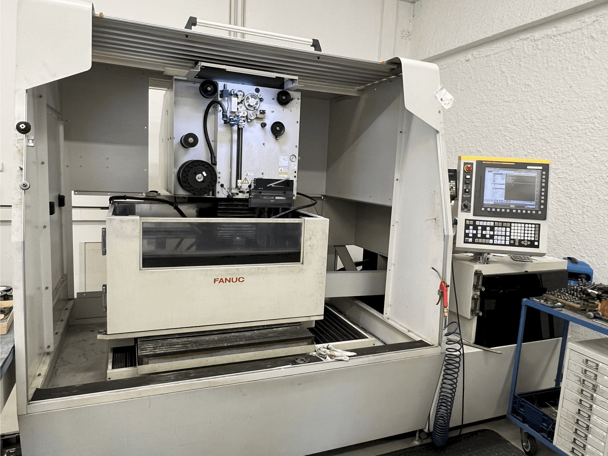 Vooraanzicht van FANUC Robocut Alpha 1-iD machine