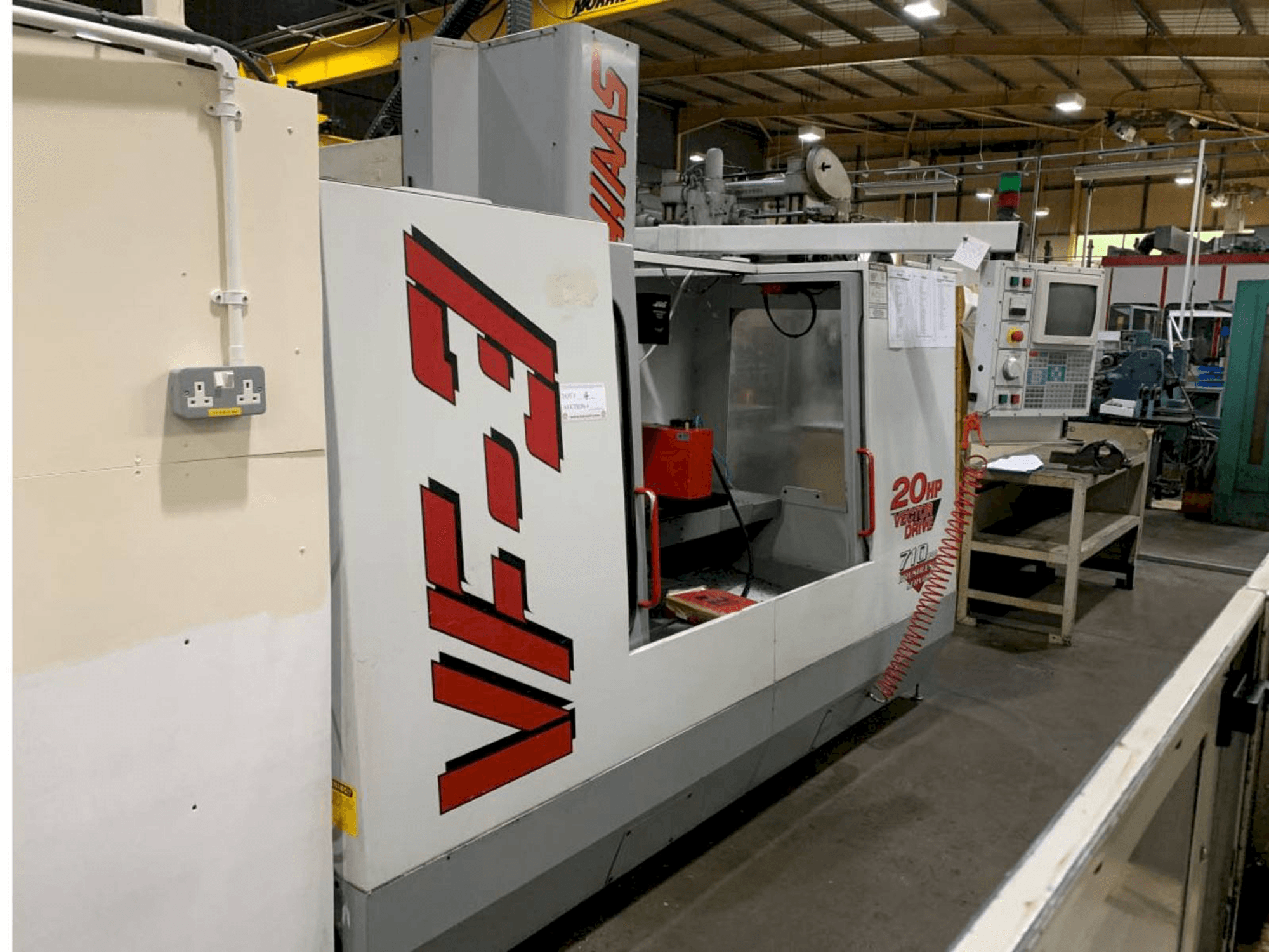 Vooraanzicht van HAAS VF3 machine